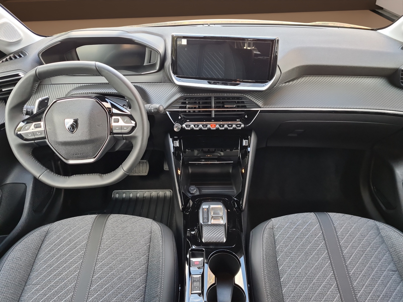 PEUGEOT 208 1.2 MHEV 110 Allure Premium-image-7
