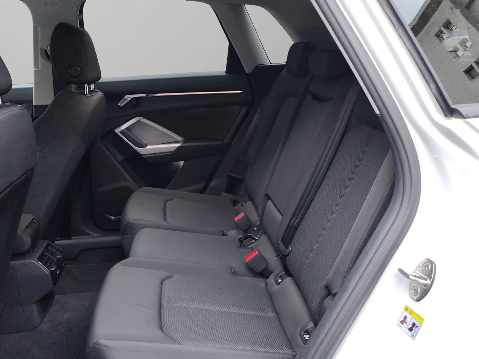 AUDI Q3 35 TFSI Attraction S-tronic-image-9