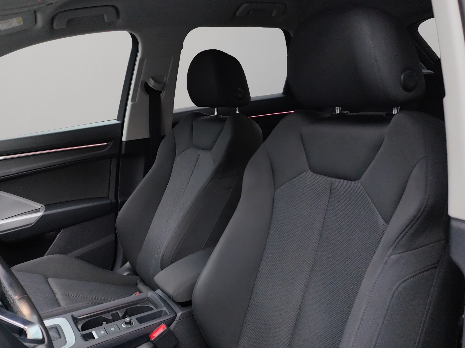 AUDI Q3 35 TFSI Attraction S-tronic-image-8
