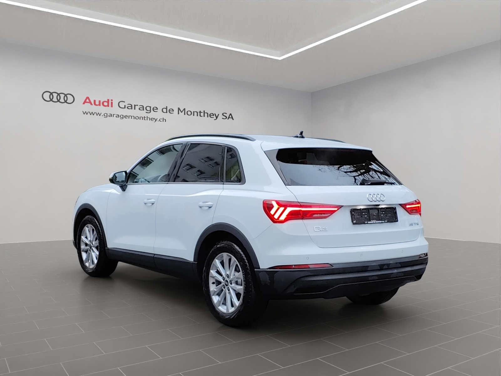AUDI Q3 35 TFSI Attraction S-tronic-image-5