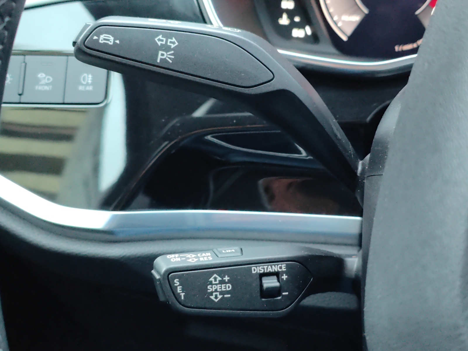 AUDI Q3 35 TFSI Attraction S-tronic-image-13