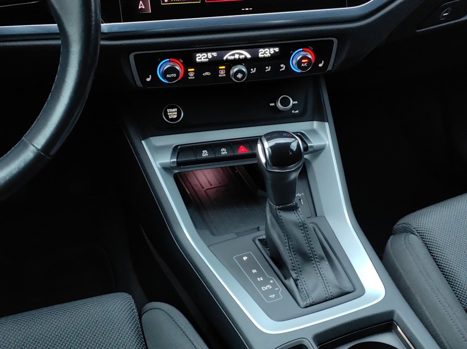 AUDI Q3 35 TFSI Attraction S-tronic-image-11