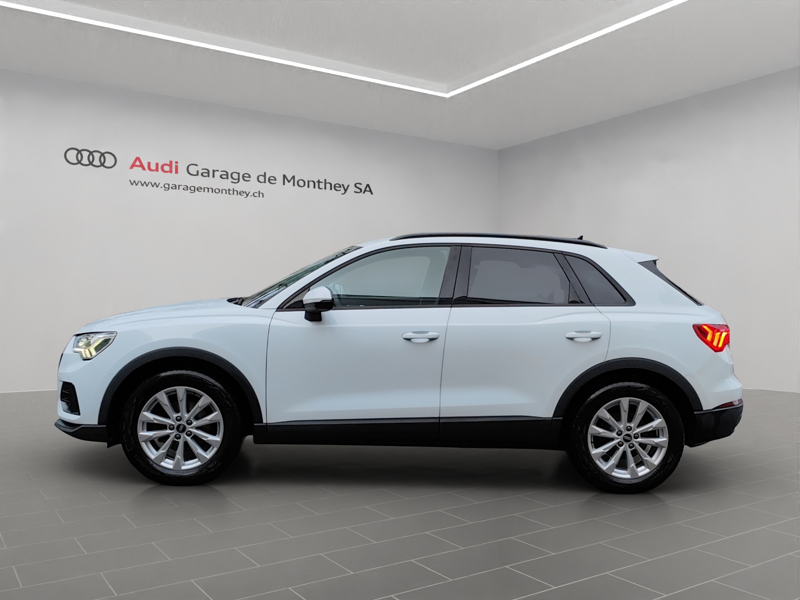 AUDI Q3 35 TFSI Attraction S-tronic-image-6