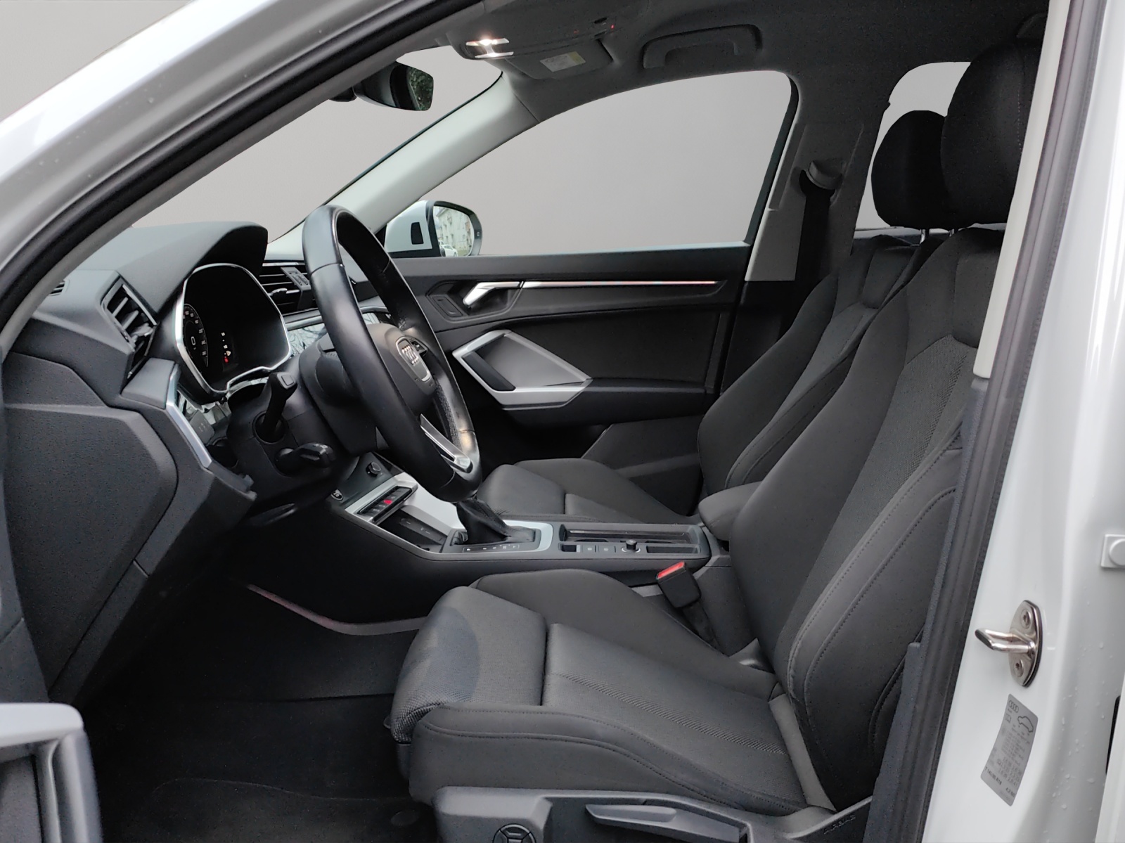 AUDI Q3 35 TFSI Attraction S-tronic-image-7