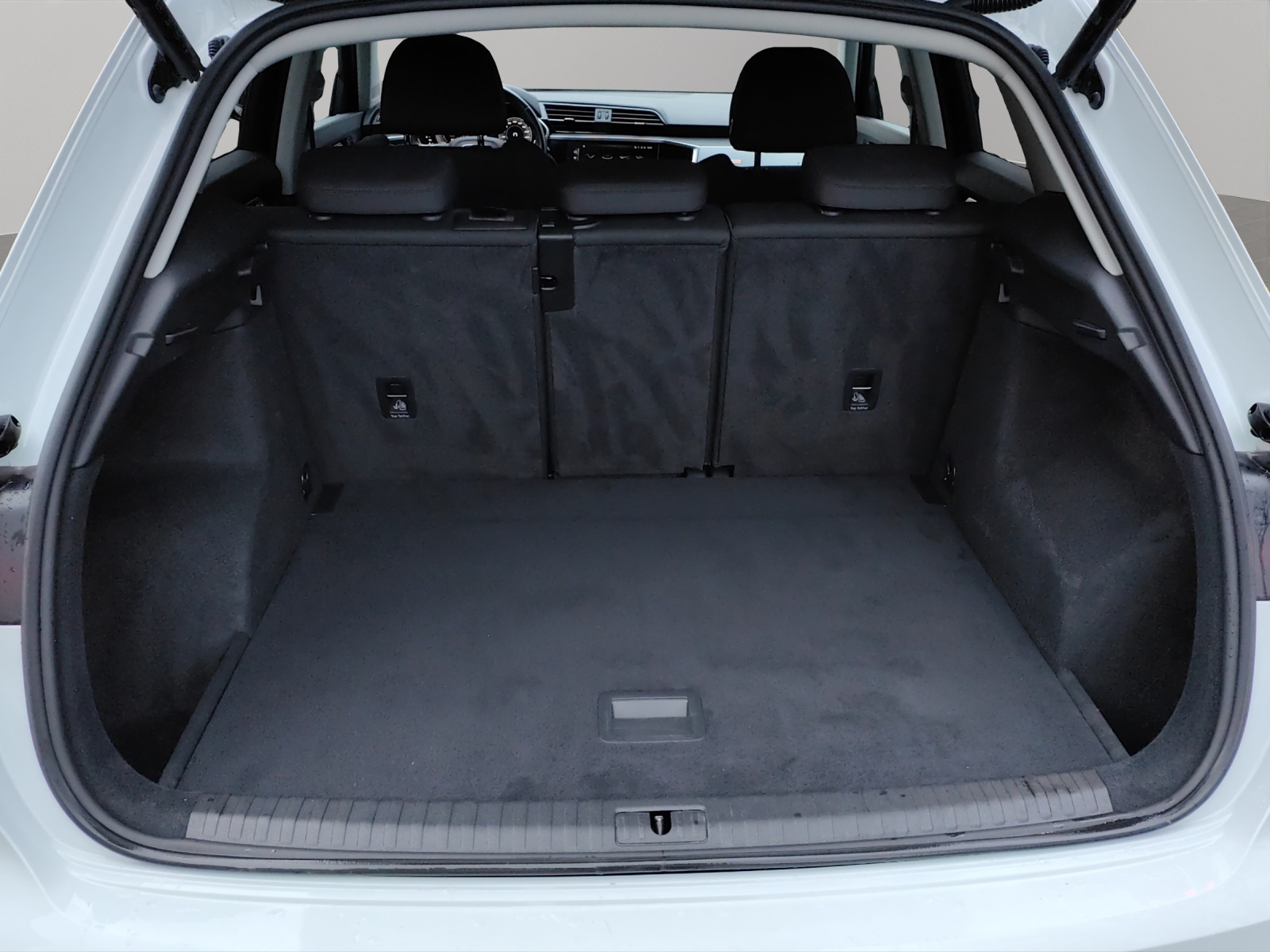 AUDI Q3 35 TFSI Attraction S-tronic-image-15