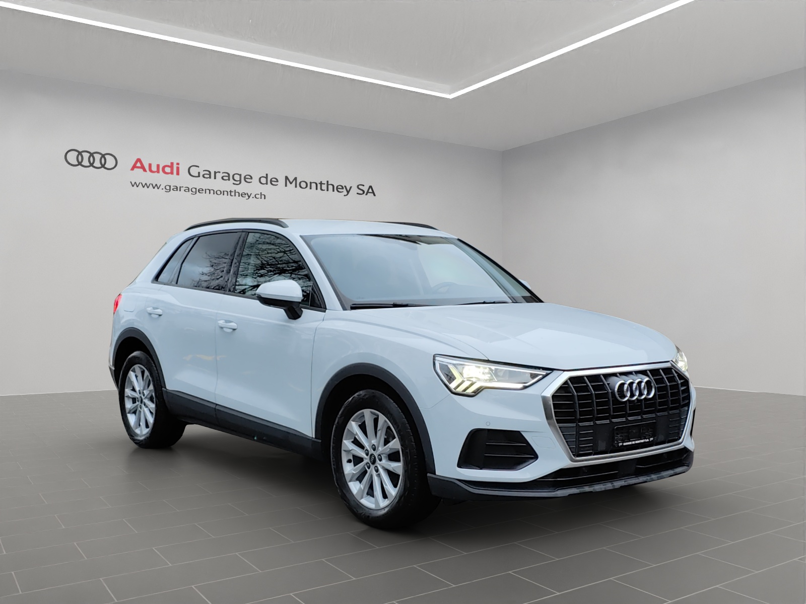 AUDI Q3 35 TFSI Attraction S-tronic-image-2