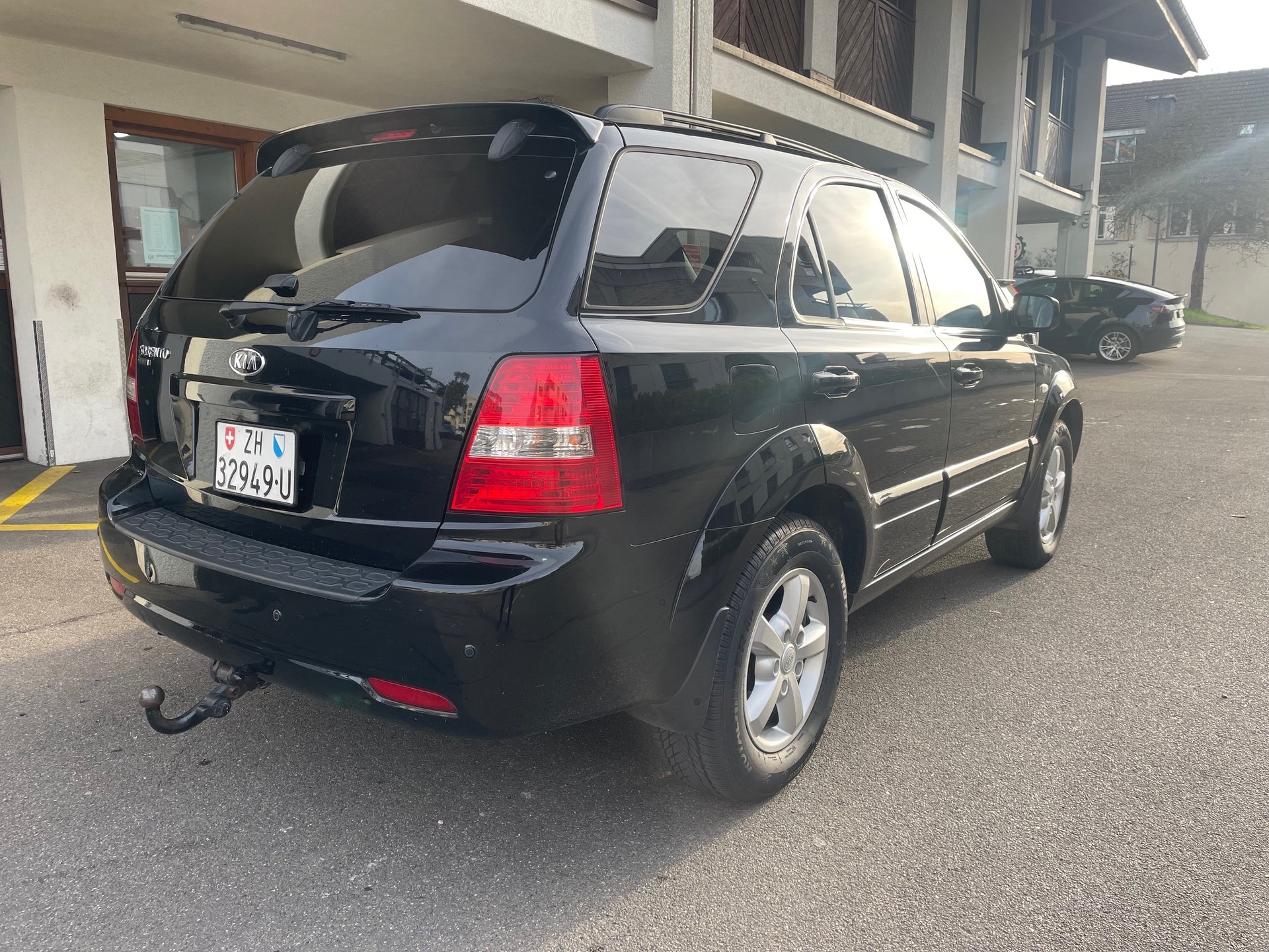 KIA Sorento 3.3 V6 Style, 4X4, 248 PS, 5 St.-Aut., *Klima-Aut.*, Leder, Sitzh., (PDC) Park Distance, DAB+ Radio, AHK 3'500 Kg-image-3