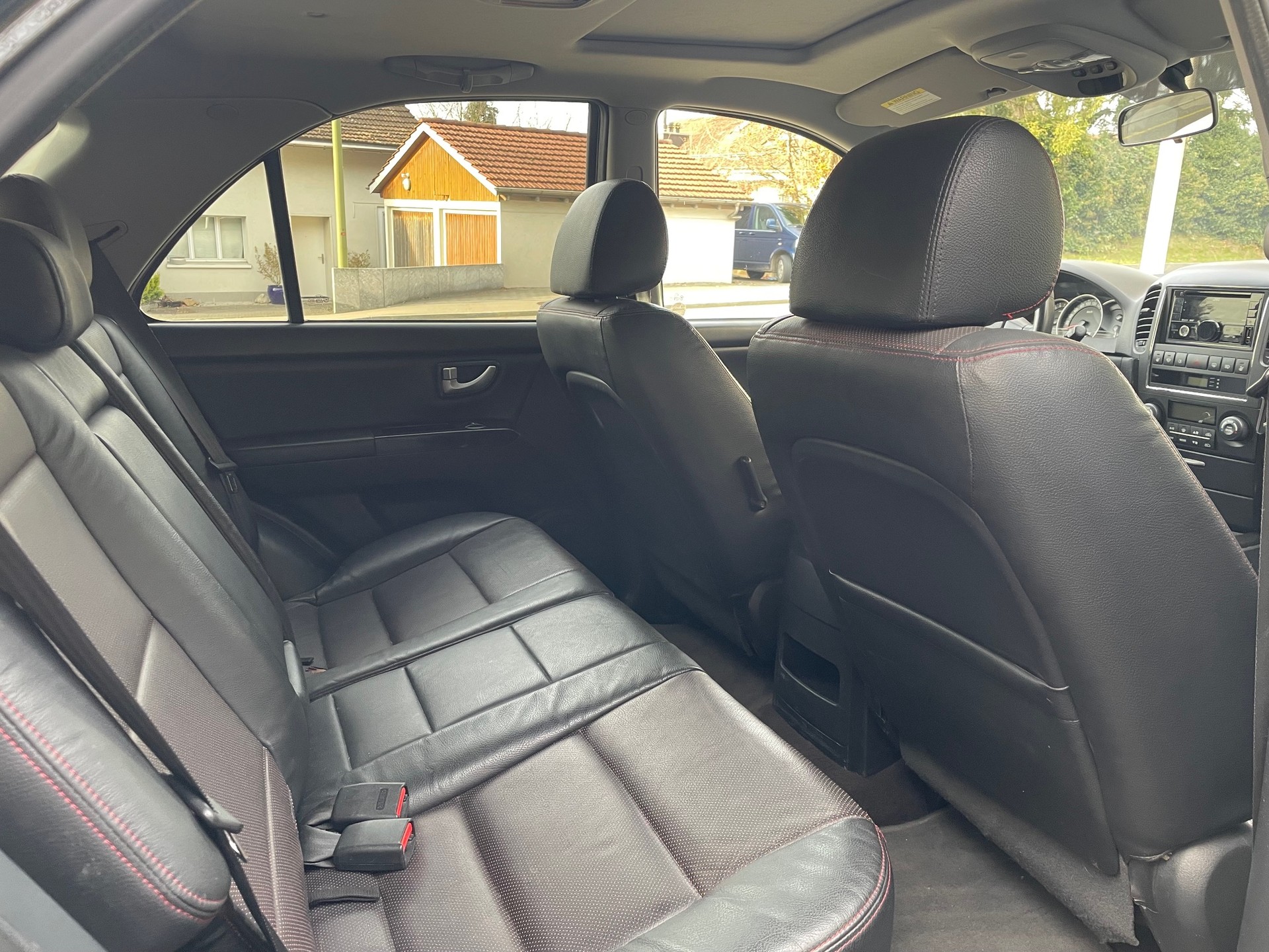 KIA Sorento 3.3 V6 Style, 4X4, 248 PS, 5 St.-Aut., *Klima-Aut.*, Leder, Sitzh., (PDC) Park Distance, DAB+ Radio, AHK 3'500 Kg-image-9