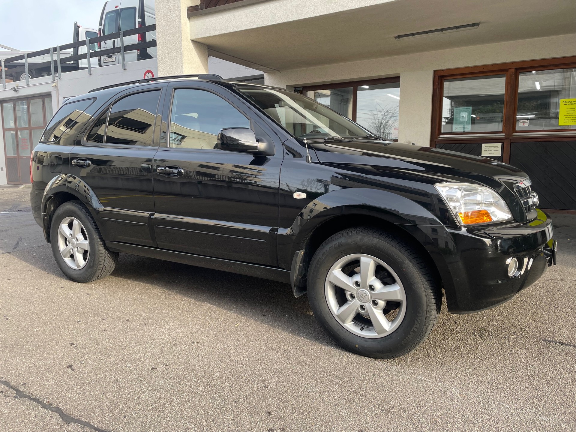 KIA Sorento 3.3 V6 Style, 4X4, 248 PS, 5 St.-Aut., *Klima-Aut.*, Leder, Sitzh., (PDC) Park Distance, DAB+ Radio, AHK 3'500 Kg-image-1