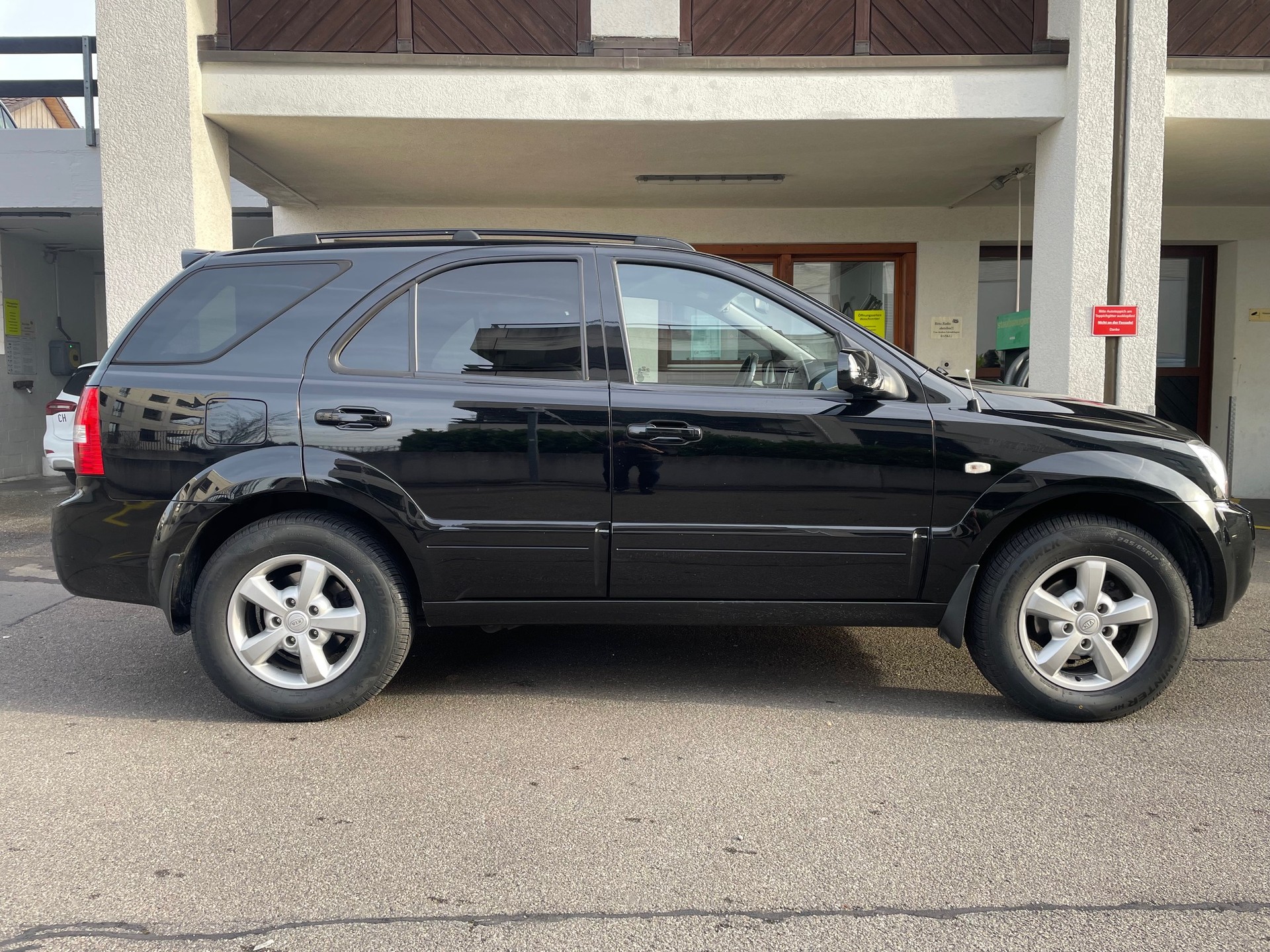 KIA Sorento 3.3 V6 Style, 4X4, 248 PS, 5 St.-Aut., *Klima-Aut.*, Leder, Sitzh., (PDC) Park Distance, DAB+ Radio, AHK 3'500 Kg-image-2