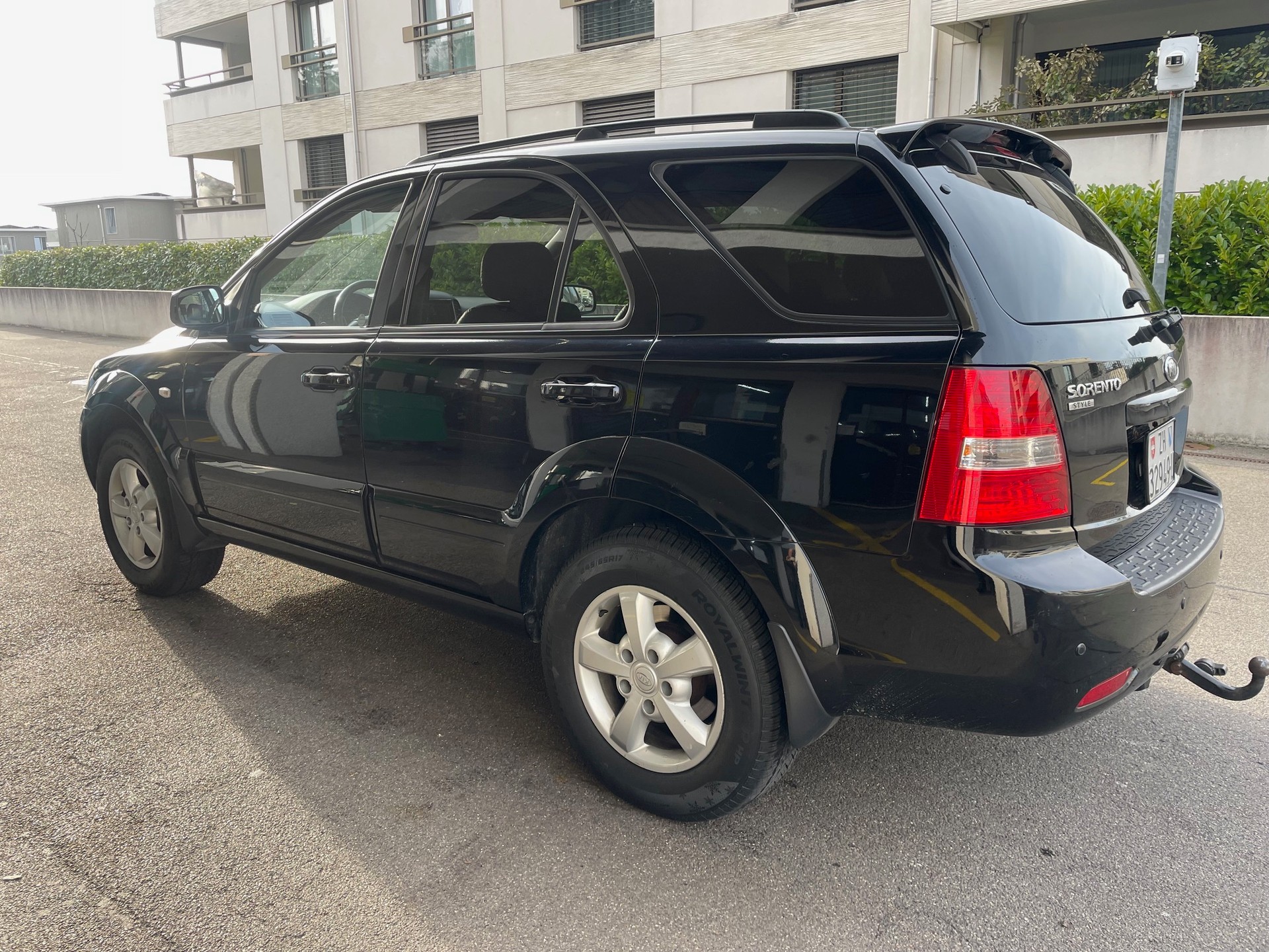 KIA Sorento 3.3 V6 Style, 4X4, 248 PS, 5 St.-Aut., *Klima-Aut.*, Leder, Sitzh., (PDC) Park Distance, DAB+ Radio, AHK 3'500 Kg-image-4