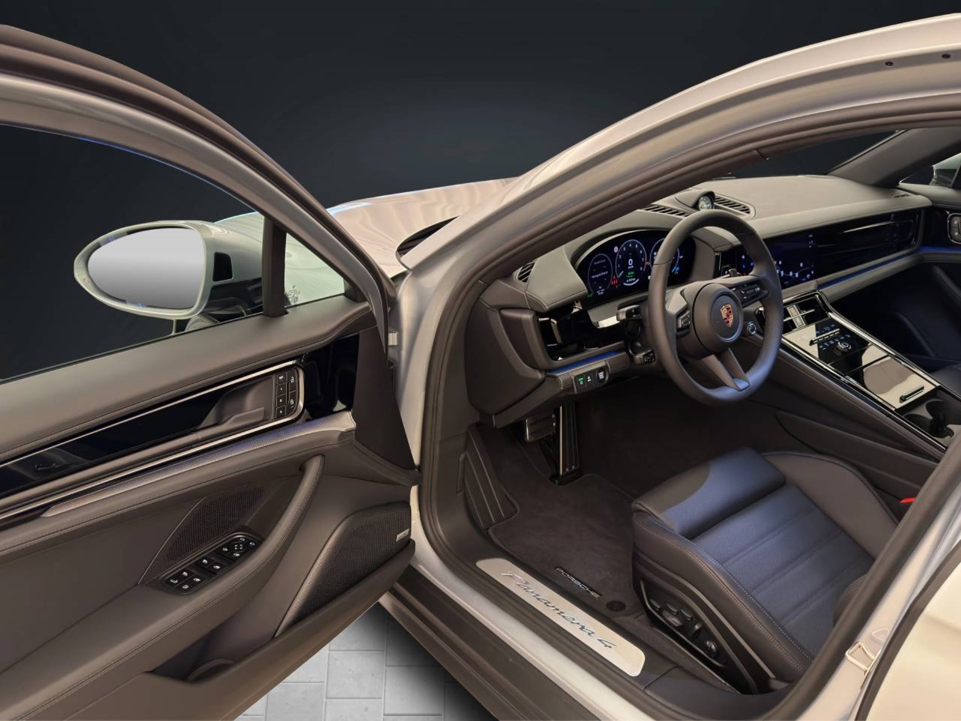 PORSCHE Panamera 4 E-Hybrid-image-3