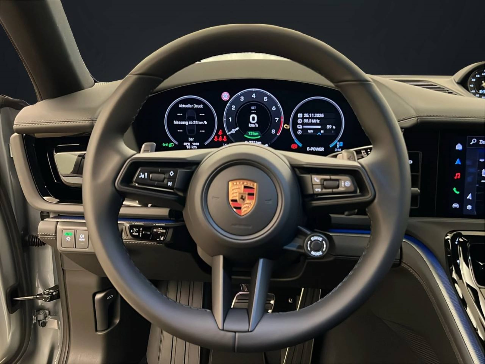PORSCHE Panamera 4 E-Hybrid-image-3