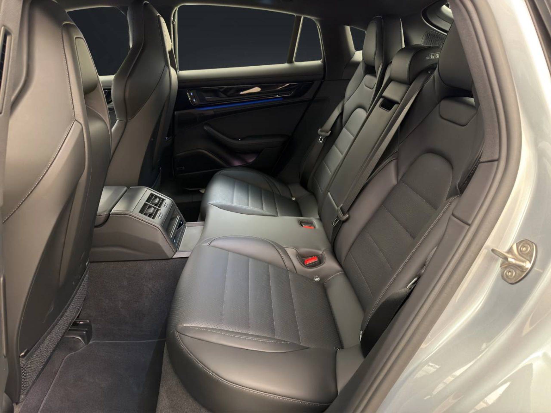 PORSCHE Panamera 4 E-Hybrid-image-17