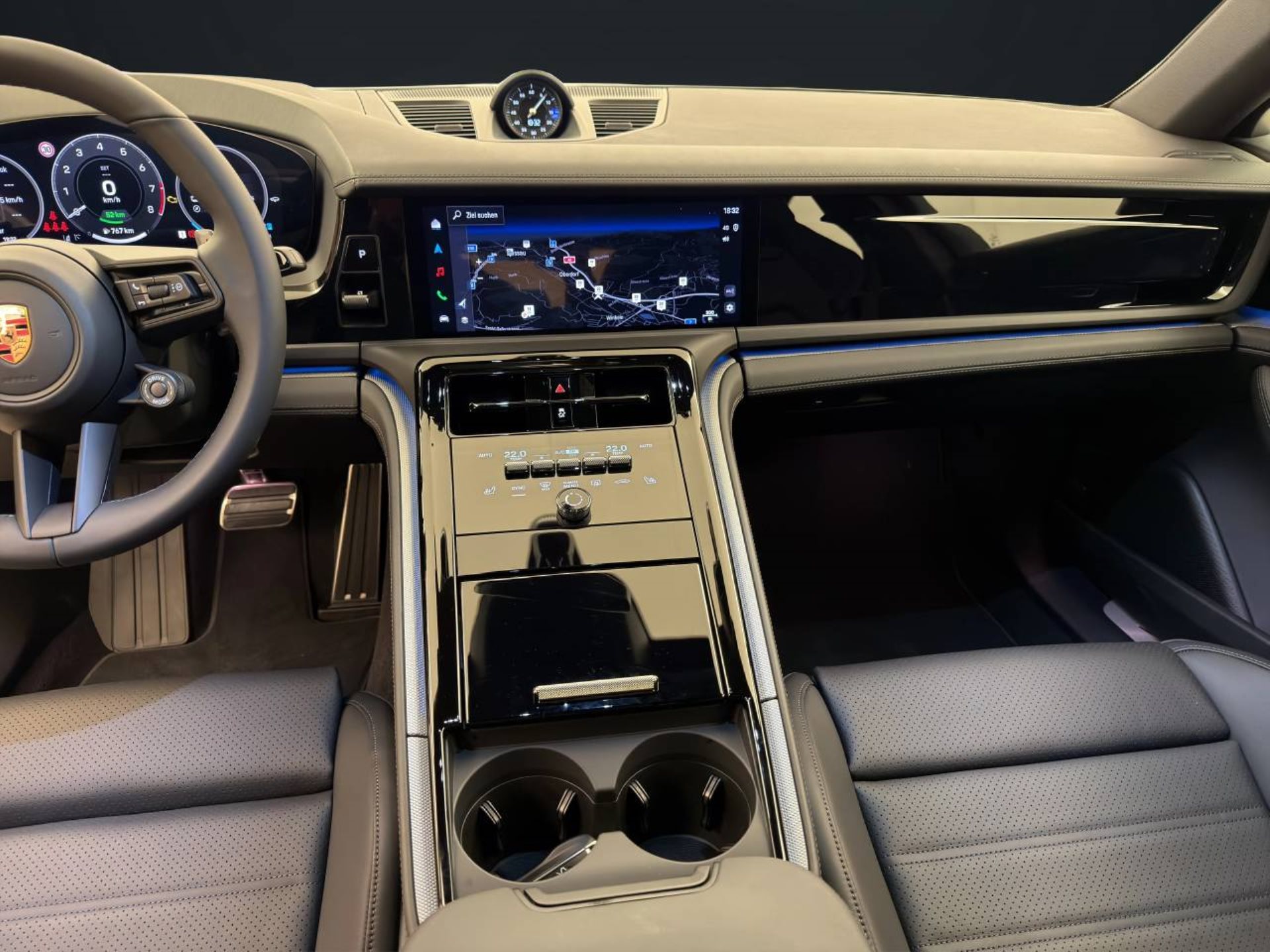 PORSCHE Panamera 4 E-Hybrid-image-21