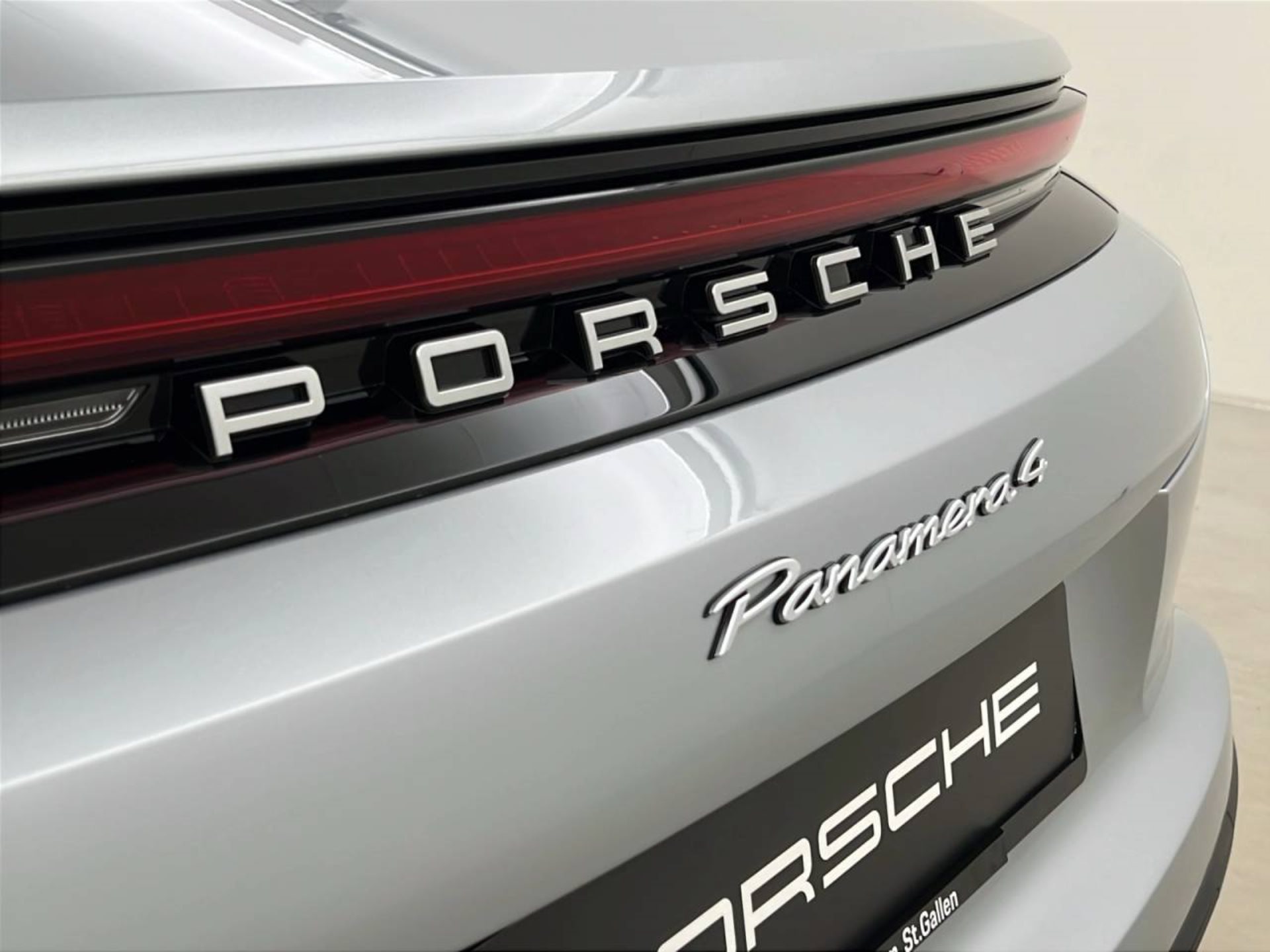 PORSCHE Panamera 4 E-Hybrid-image-7