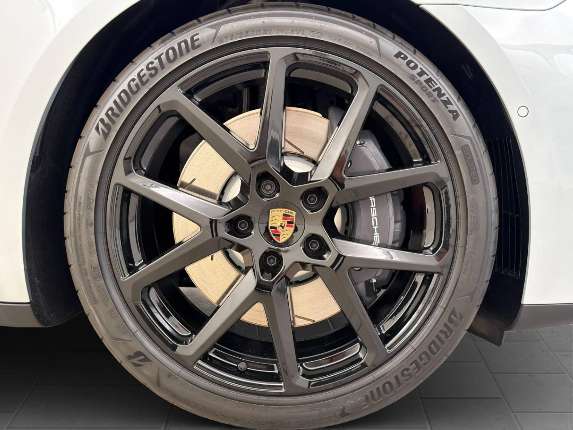 PORSCHE Panamera 4 E-Hybrid-image-10