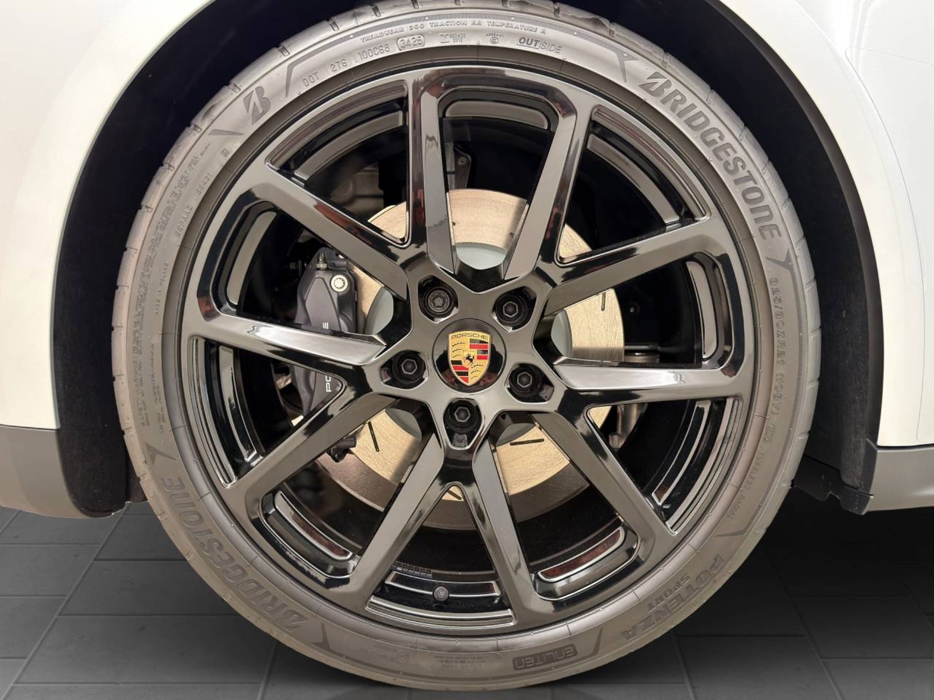 PORSCHE Panamera 4 E-Hybrid-image-9