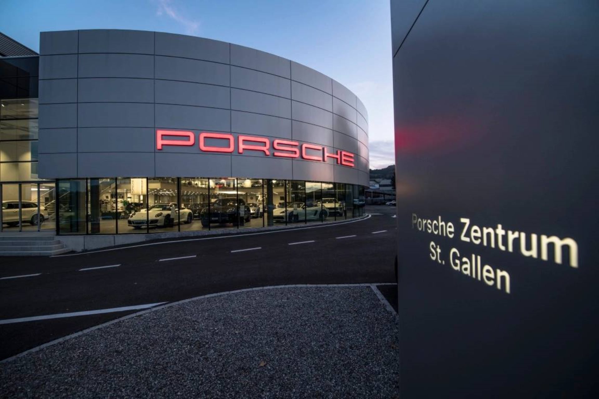 PORSCHE Panamera 4 E-Hybrid-image-13