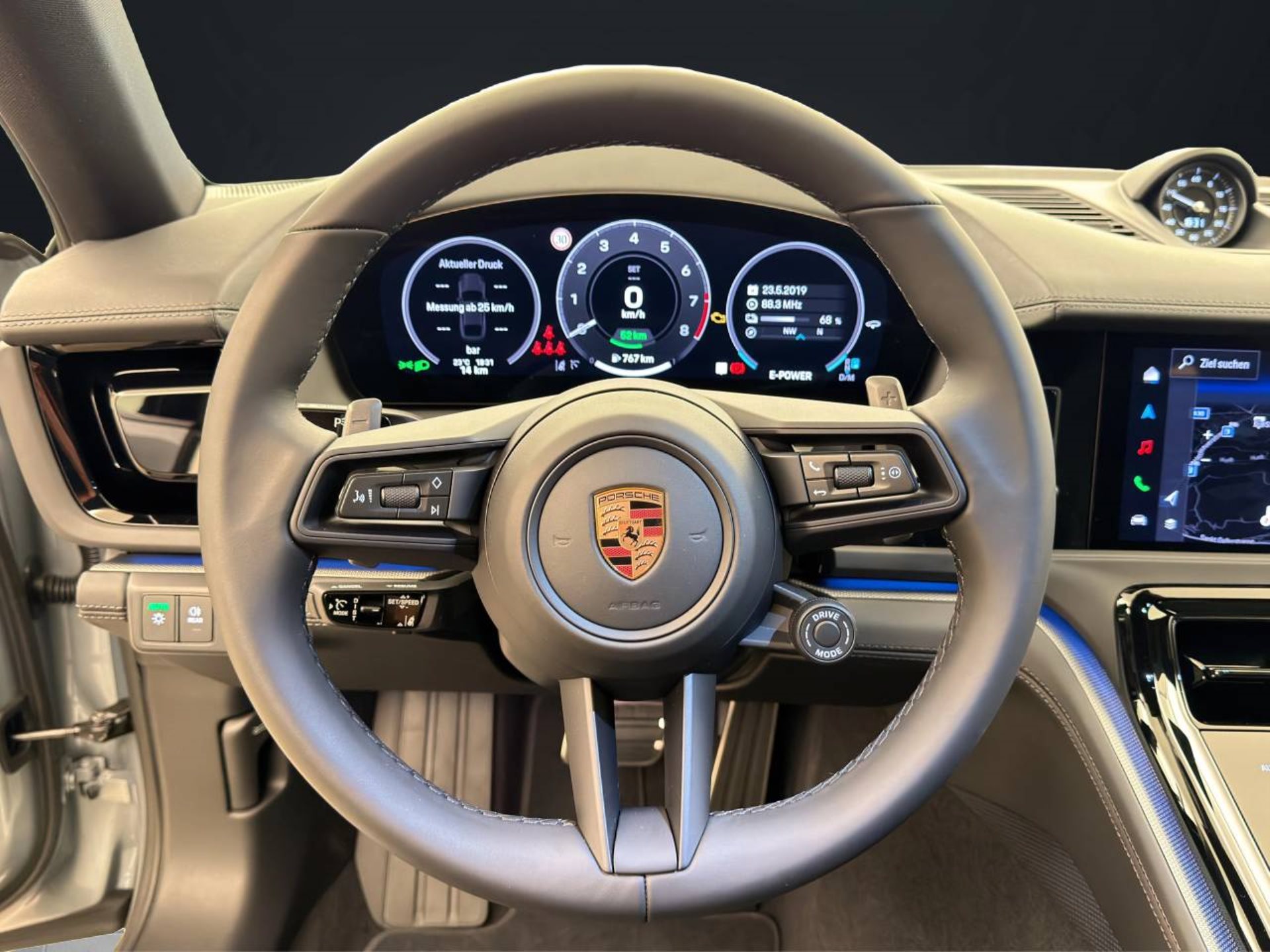 PORSCHE Panamera 4 E-Hybrid-image-12