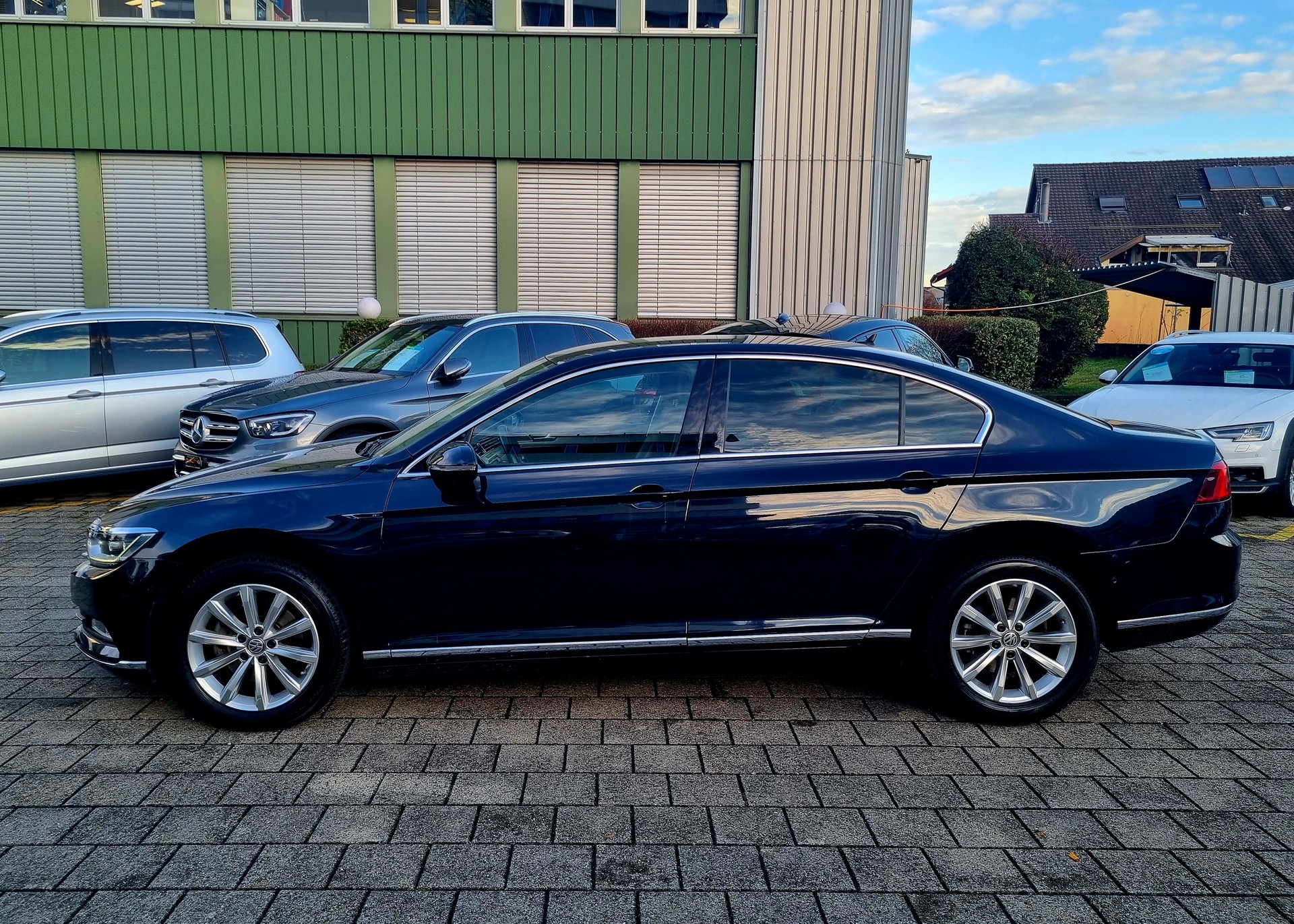 VW Passat 2.0 TDI R-Line DSG 190 PS Limousine-image-4