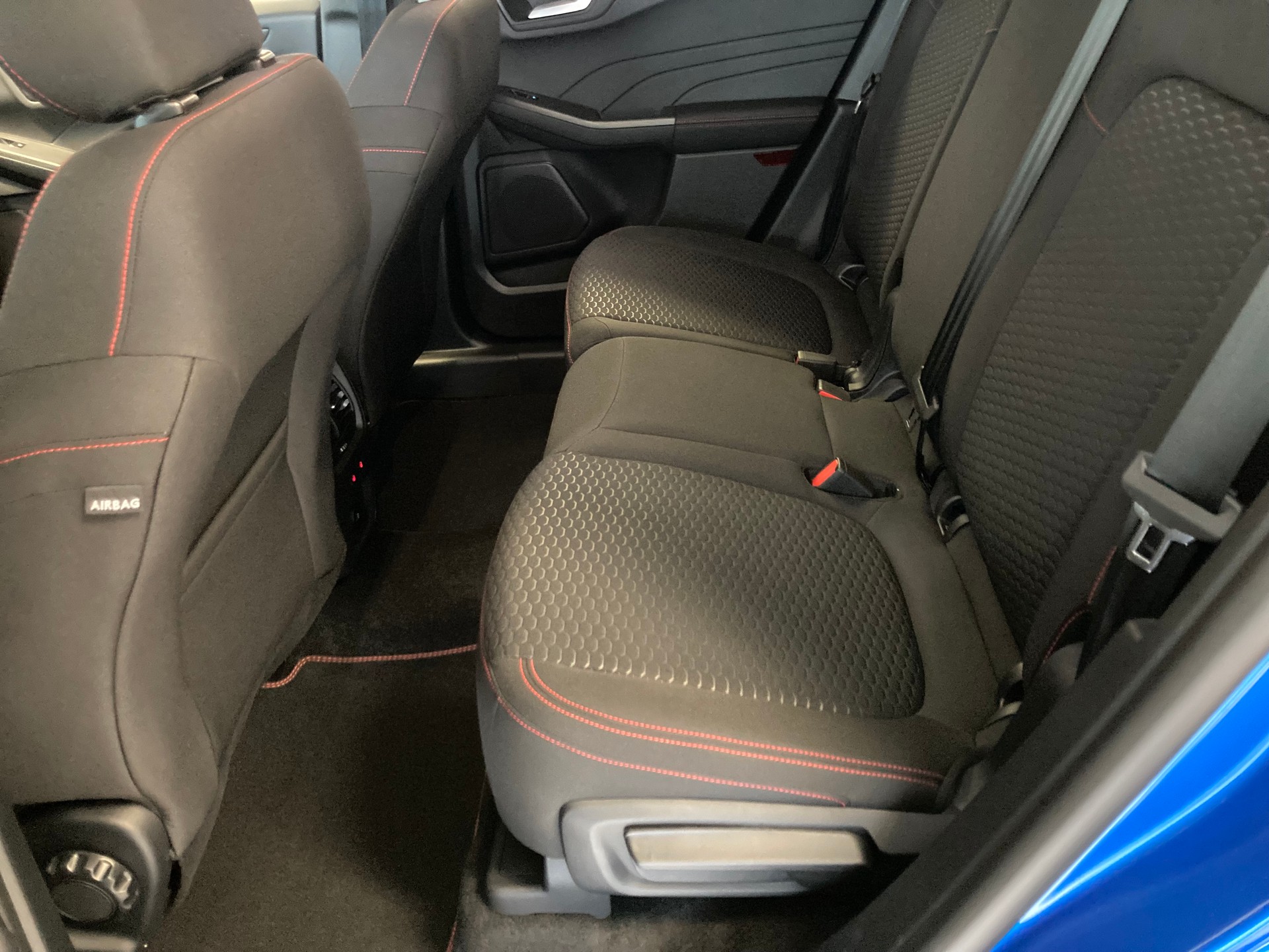 FORD Kuga 2.5 FHEV ST-Line 4WD-image-11