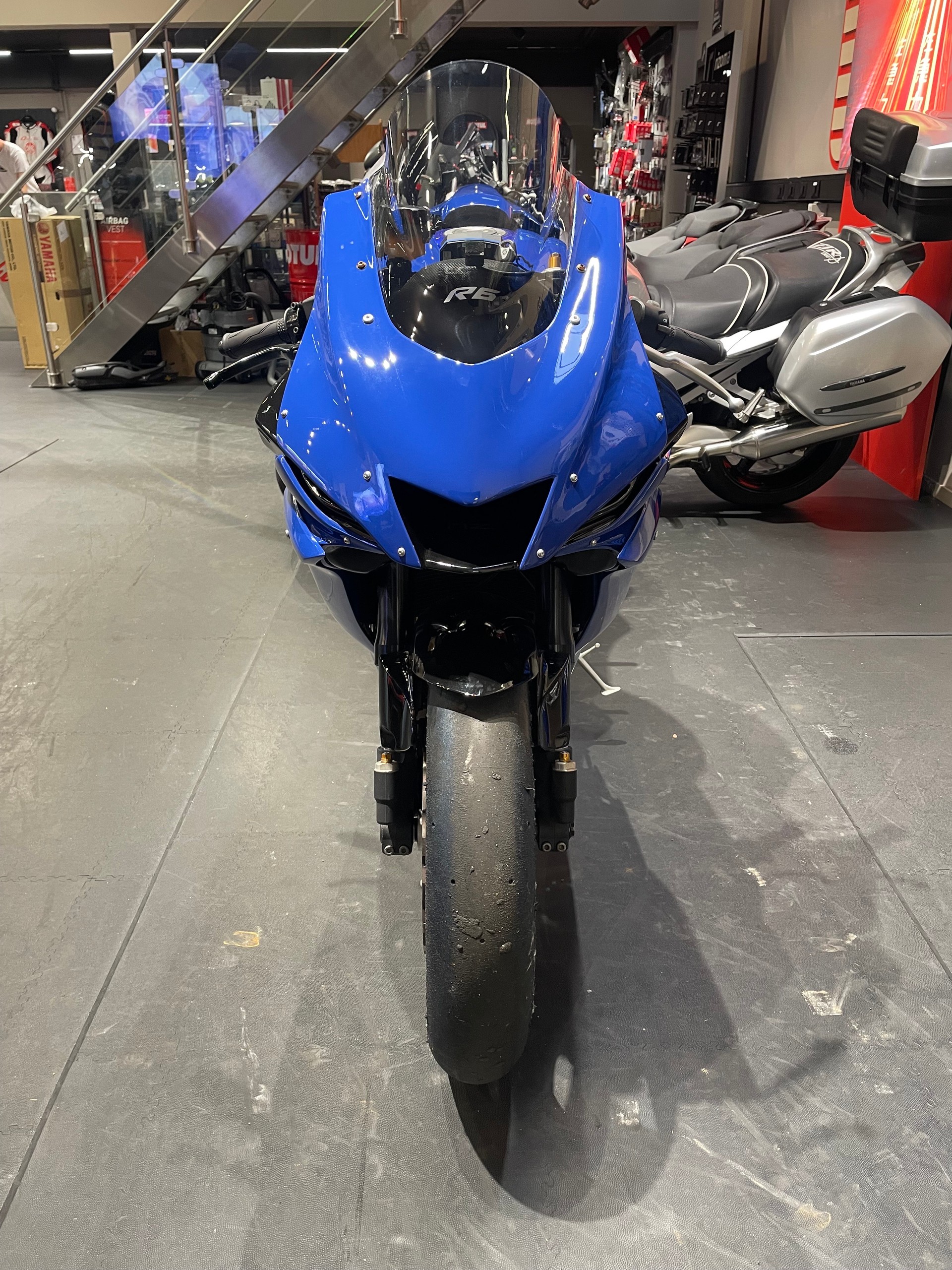 YAMAHA YZF-R6-image-1