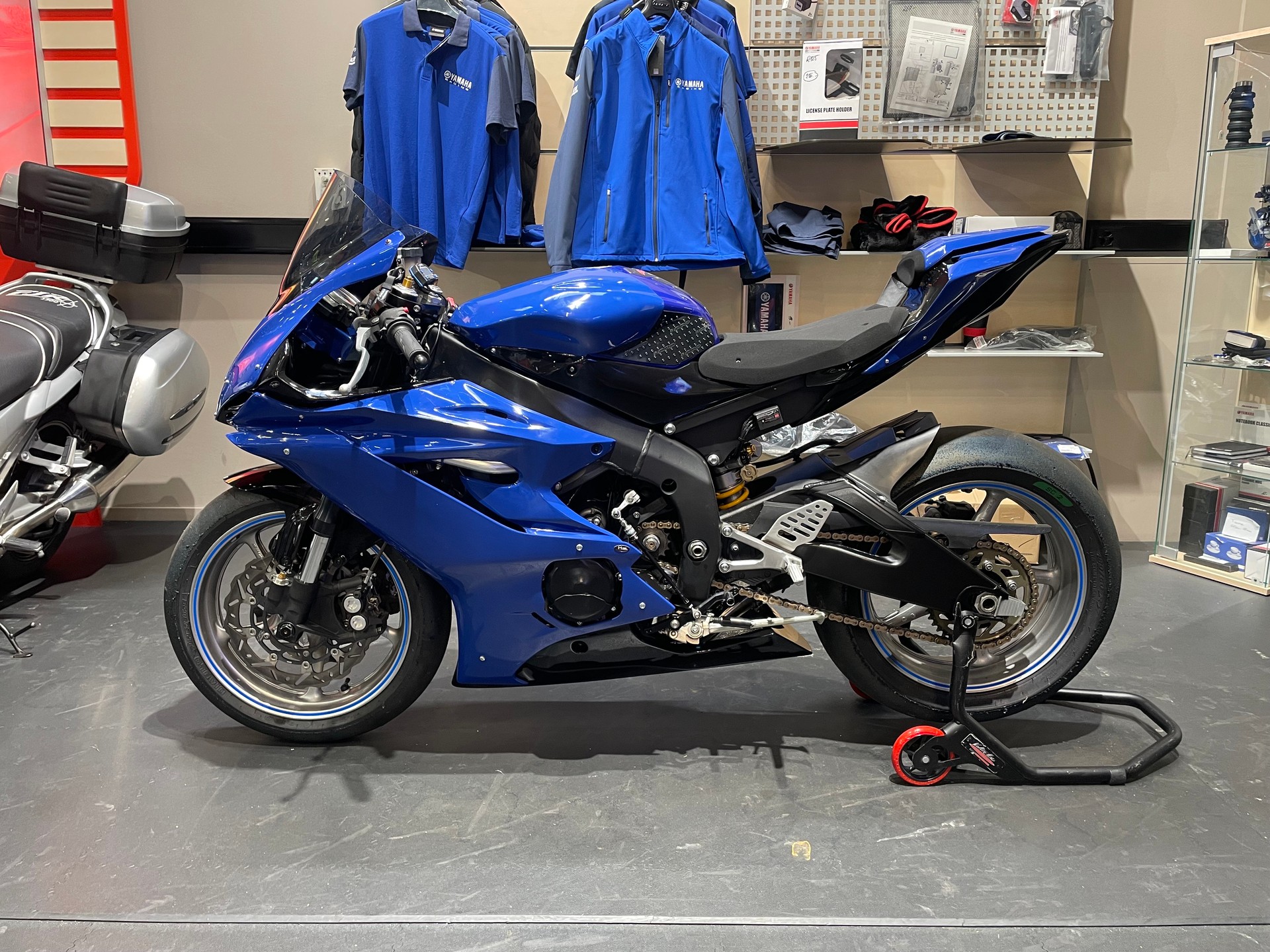 YAMAHA YZF-R6-image-2