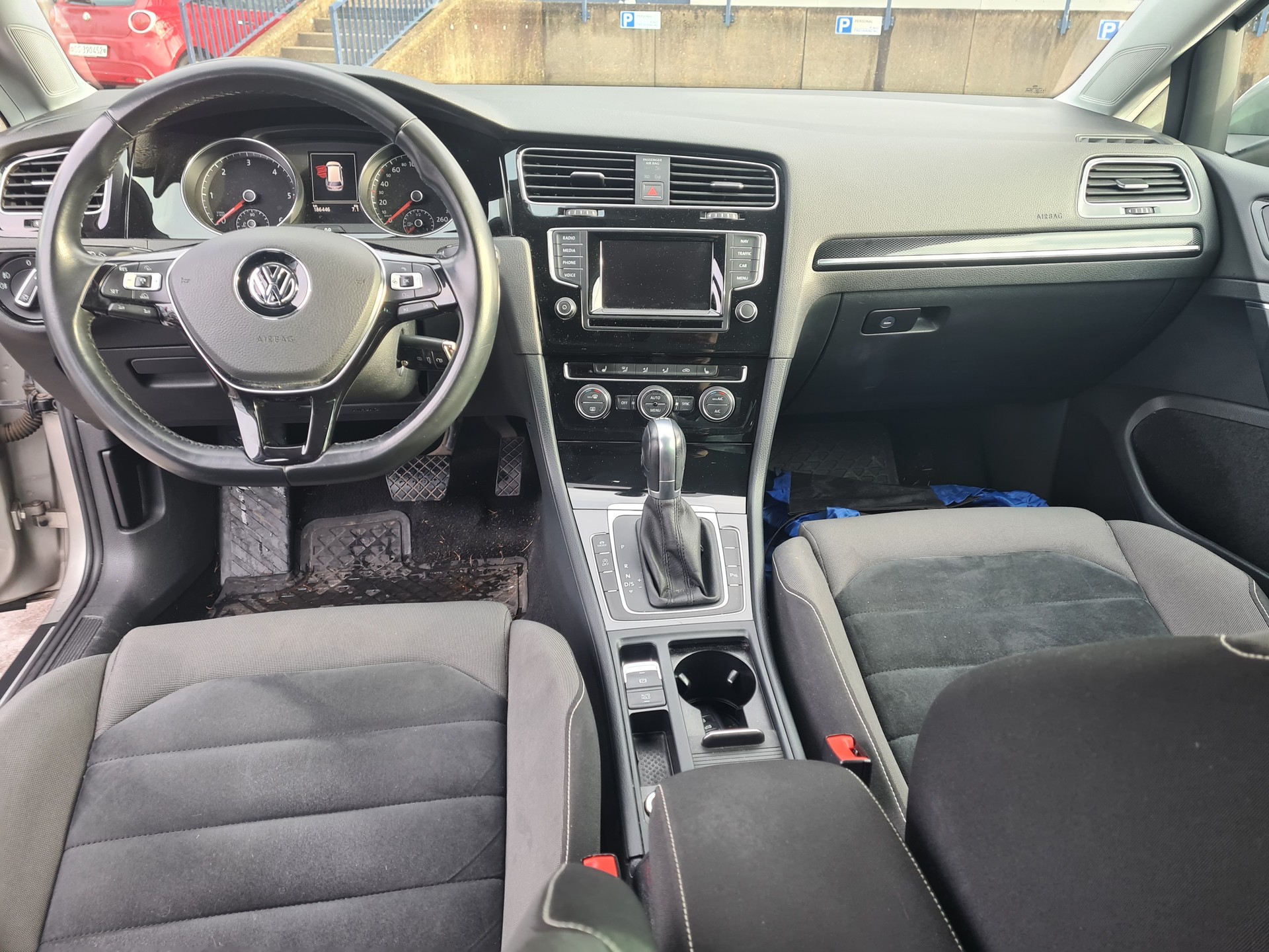 VW Golf Variant 2.0 TDI Highline DSG-image-4