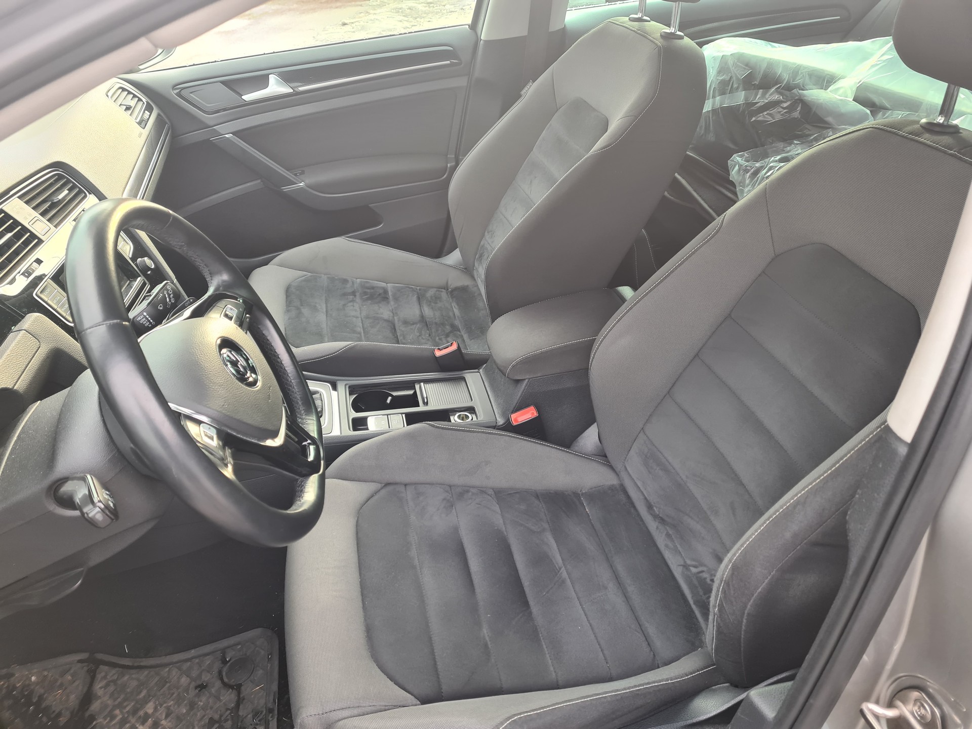 VW Golf Variant 2.0 TDI Highline DSG-image-5