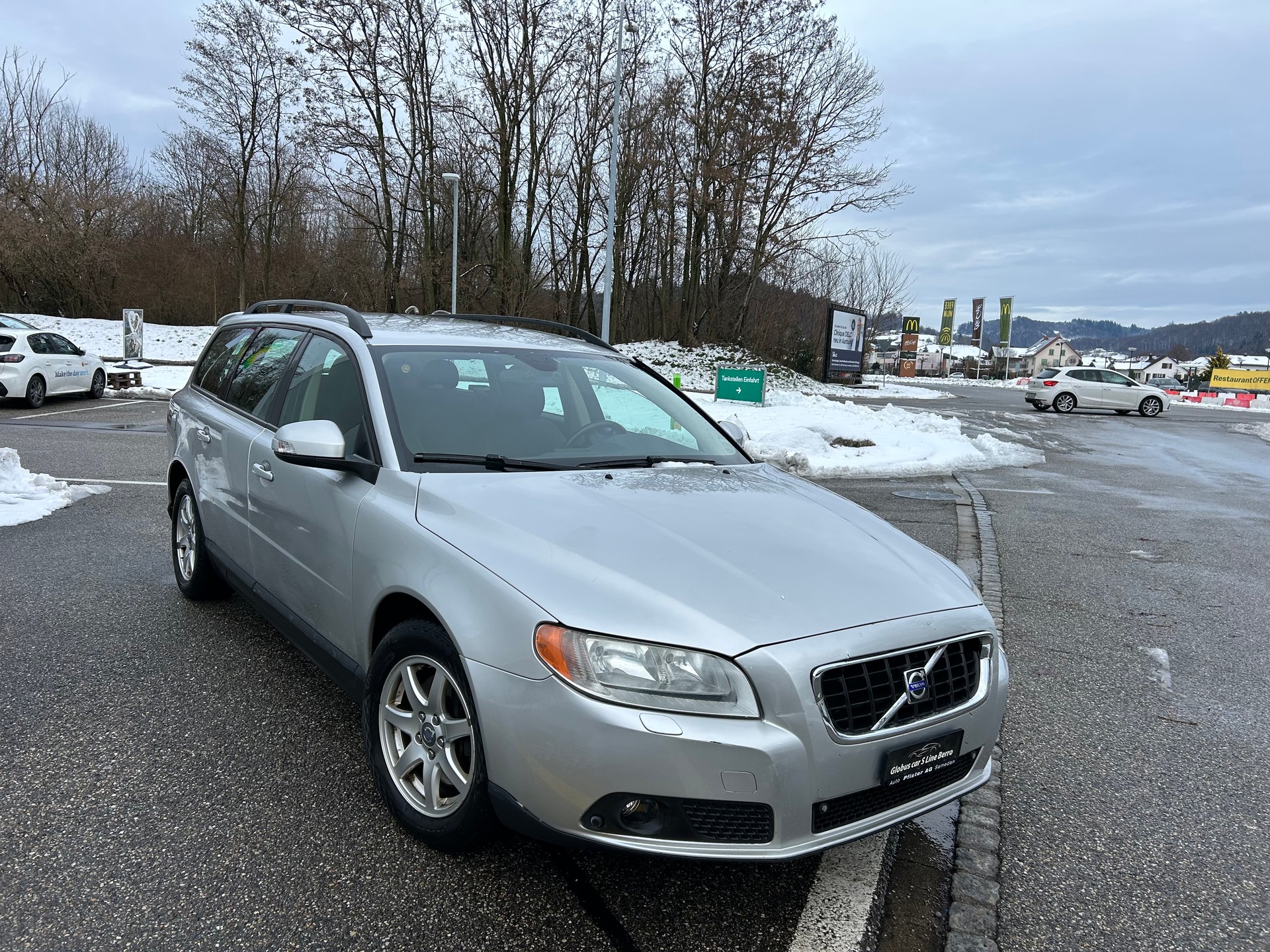 VOLVO V70 D5 AWD Momentum Geartronic-image-1