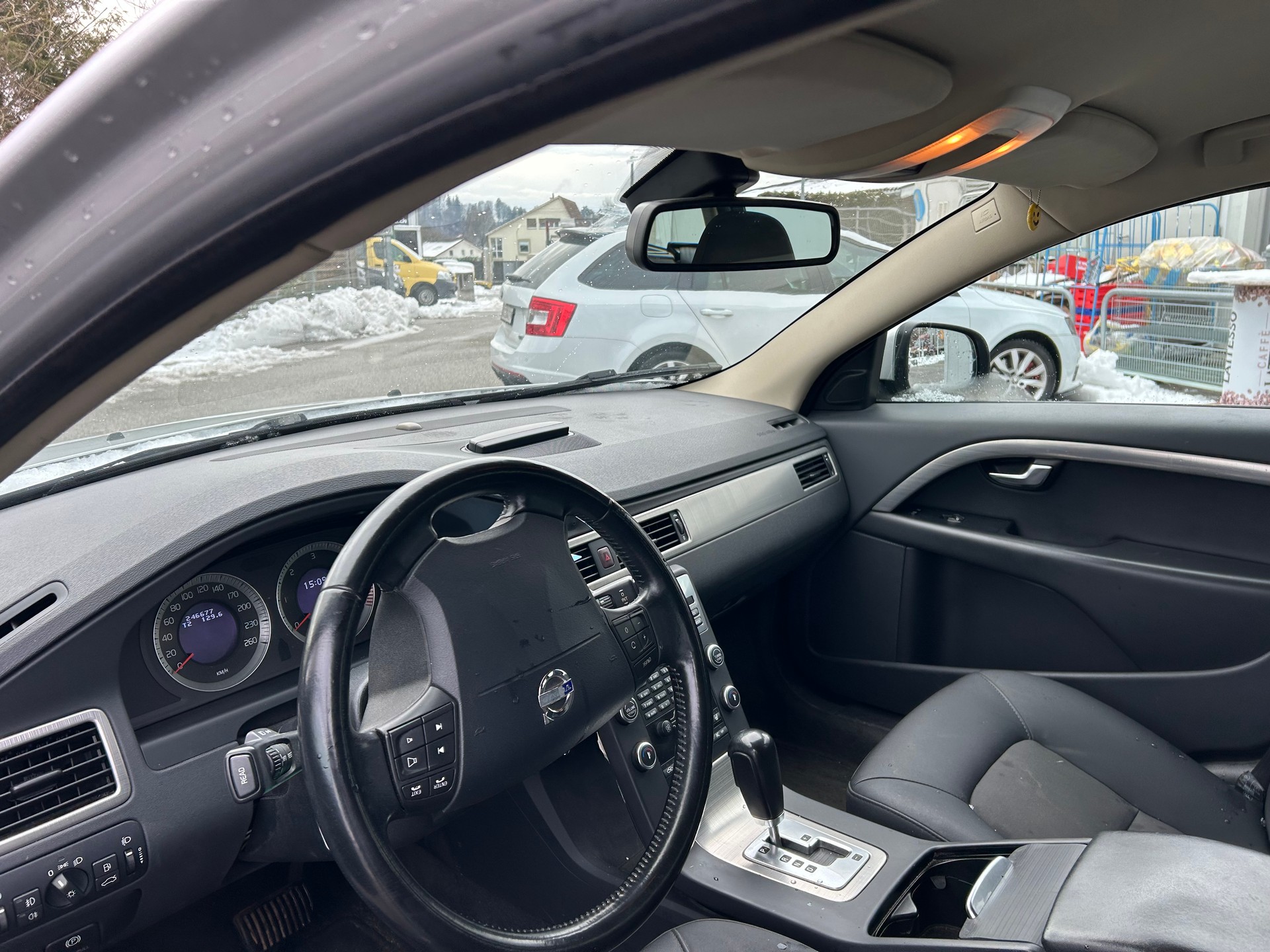 VOLVO V70 D5 AWD Momentum Geartronic-image-10