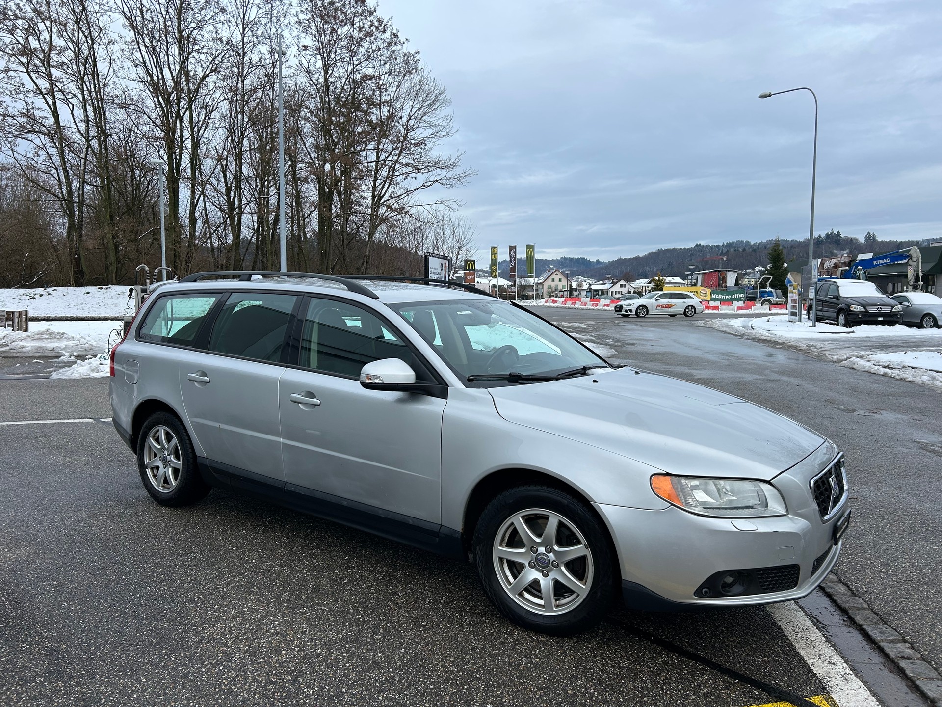 VOLVO V70 D5 AWD Momentum Geartronic-image-2