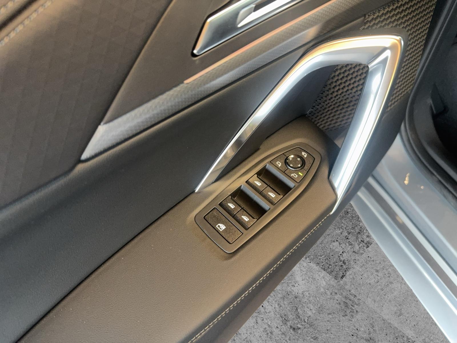 BMW X2 20d xDrive paddles-image-10
