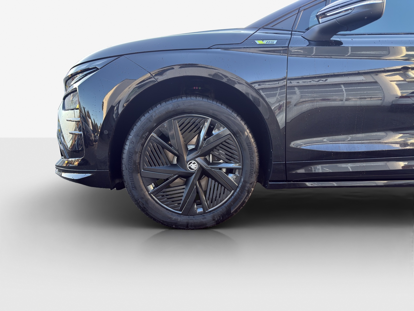 SKODA Enyaq 4x4 RS-image-14