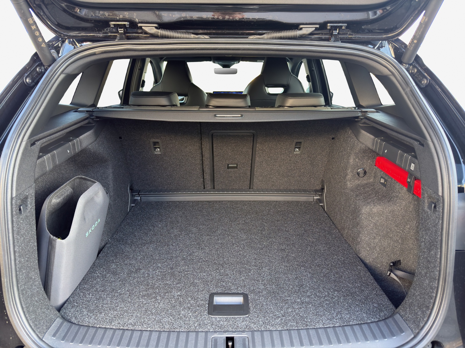 SKODA Enyaq 4x4 RS-image-12