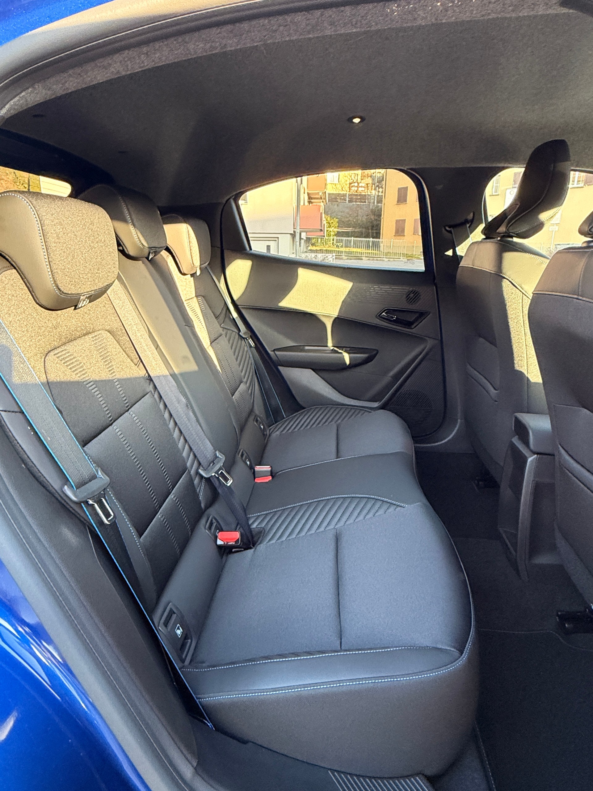 RENAULT Clio 1.8 E-Tech Esprit Alpine-image-5
