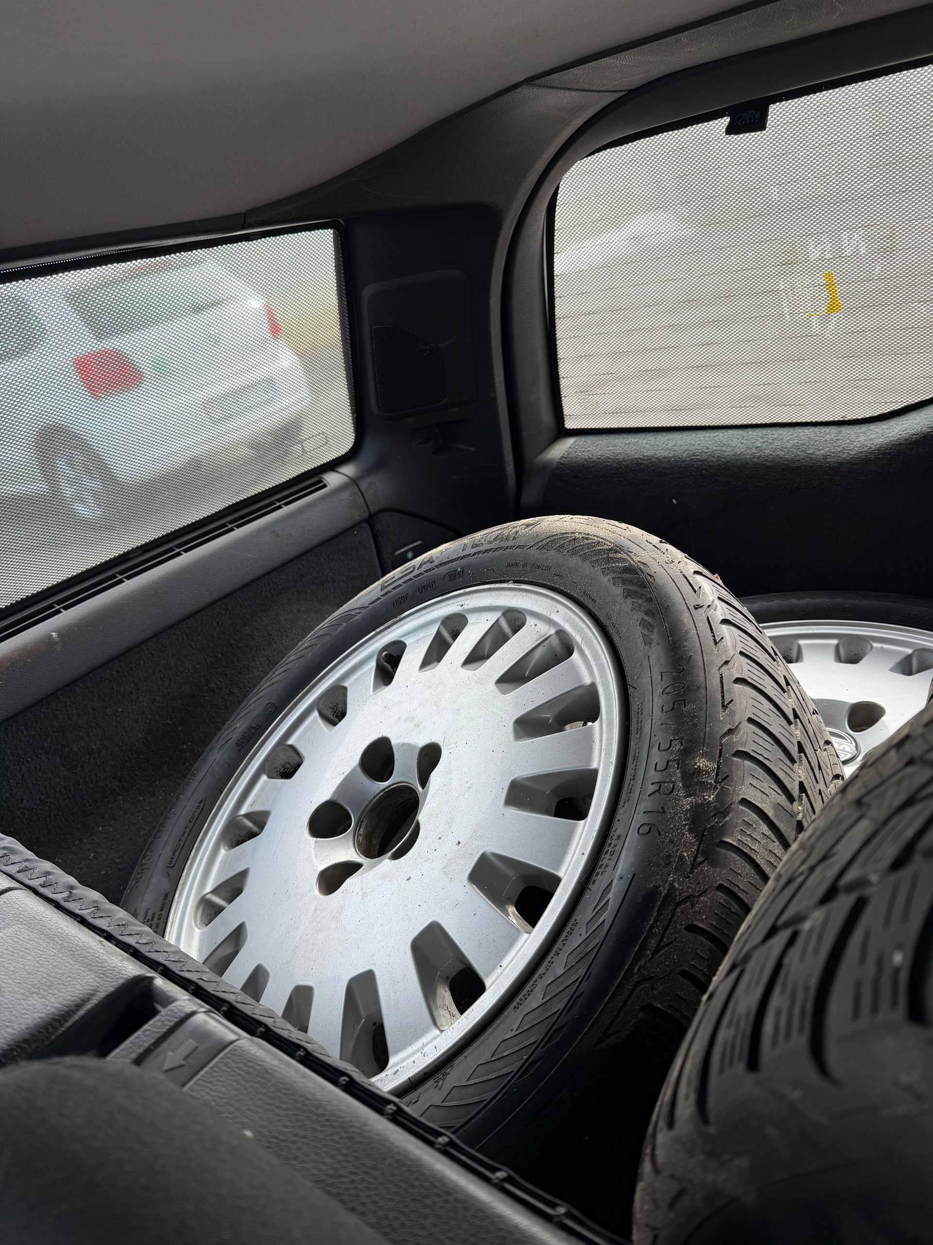 VOLVO V70 D5 AWD Momentum-image-8