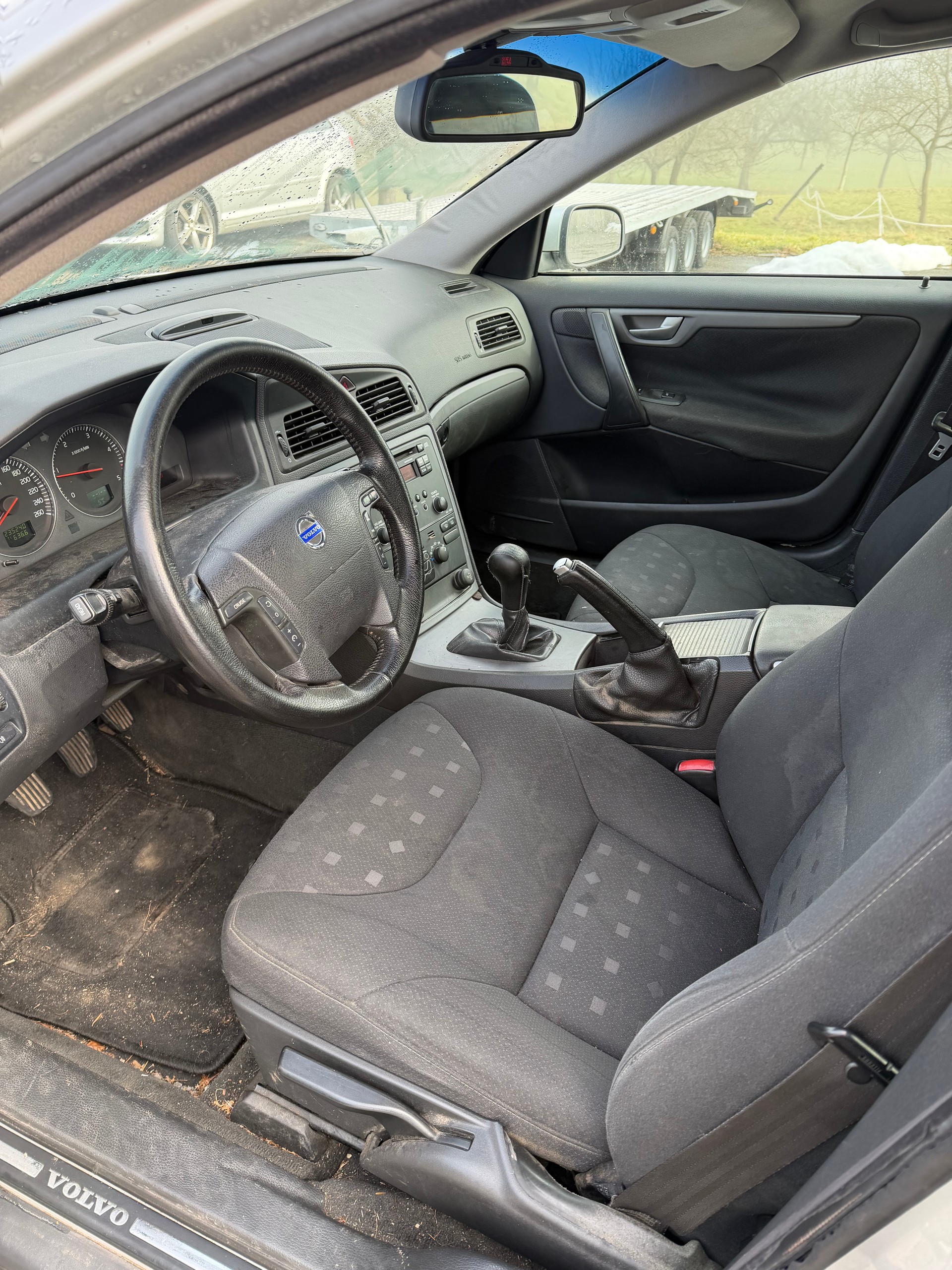 VOLVO V70 D5 AWD Momentum-image-10
