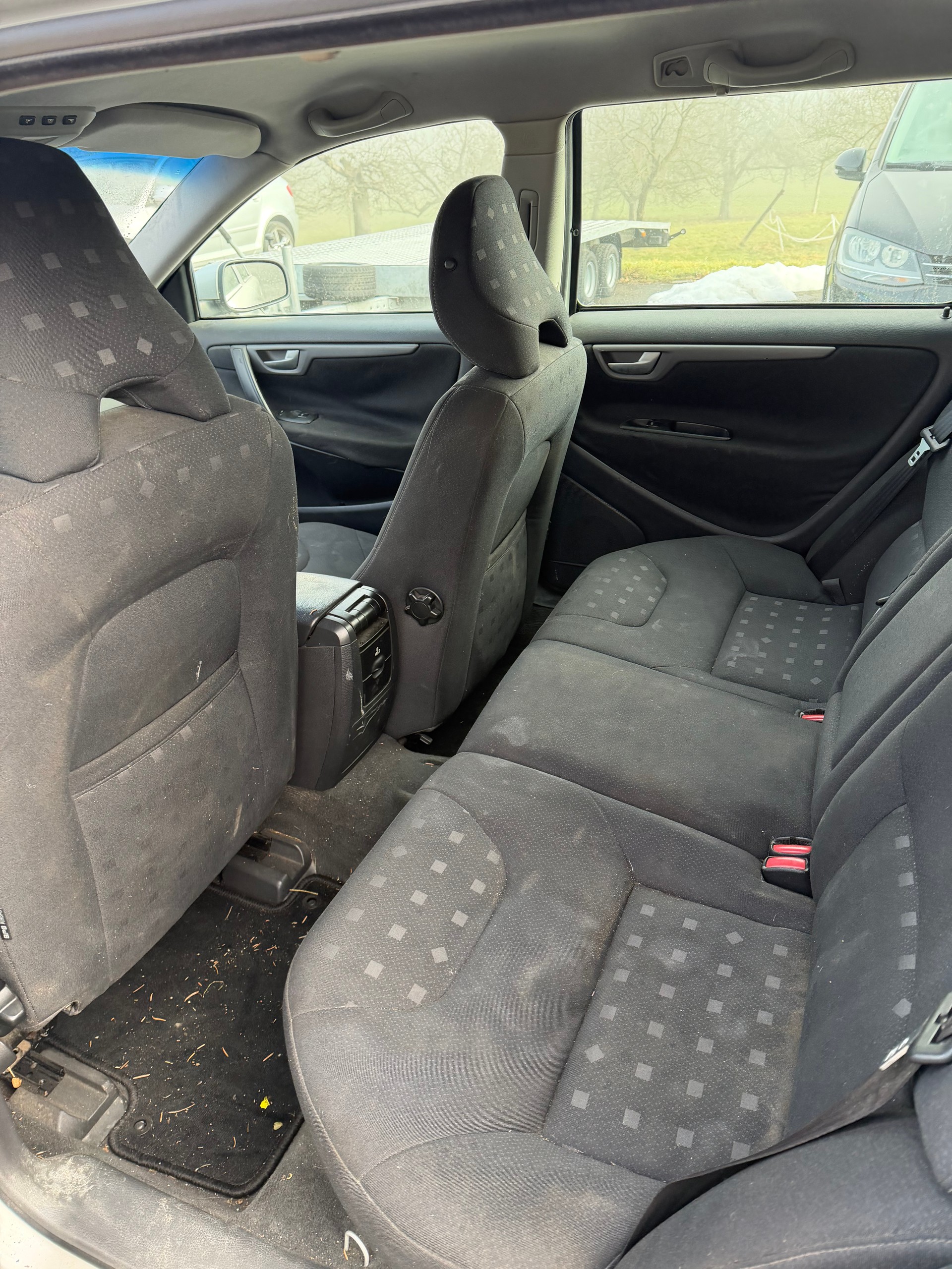 VOLVO V70 D5 AWD Momentum-image-7