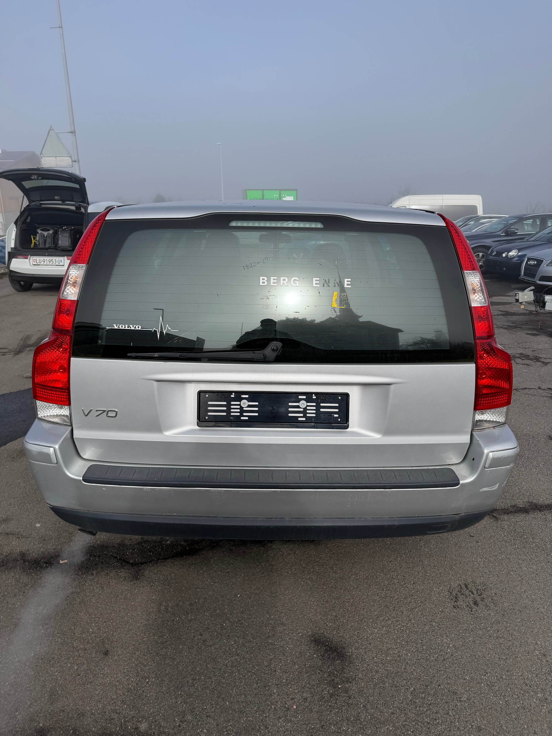 VOLVO V70 D5 AWD Momentum-image-4