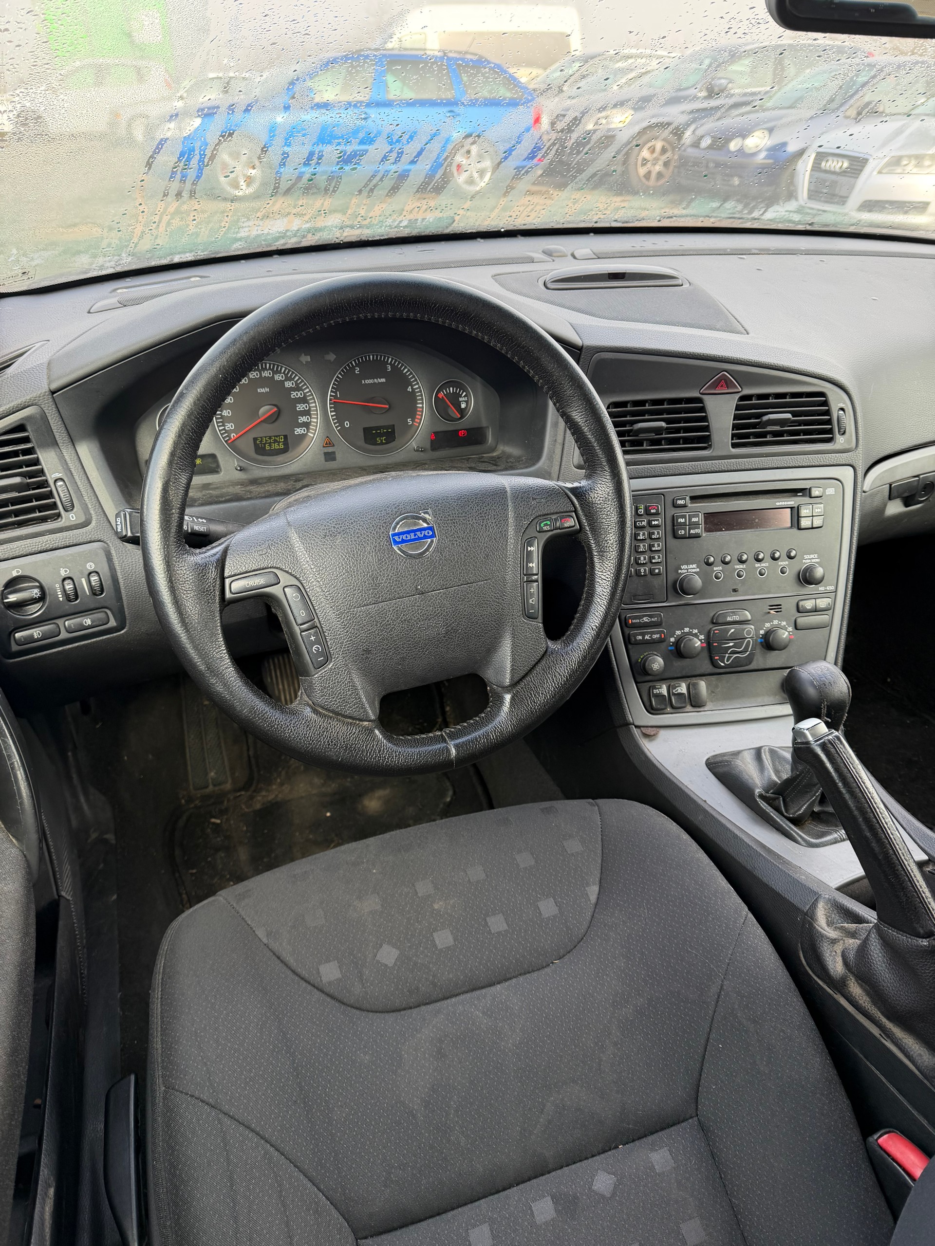 VOLVO V70 D5 AWD Momentum-image-11