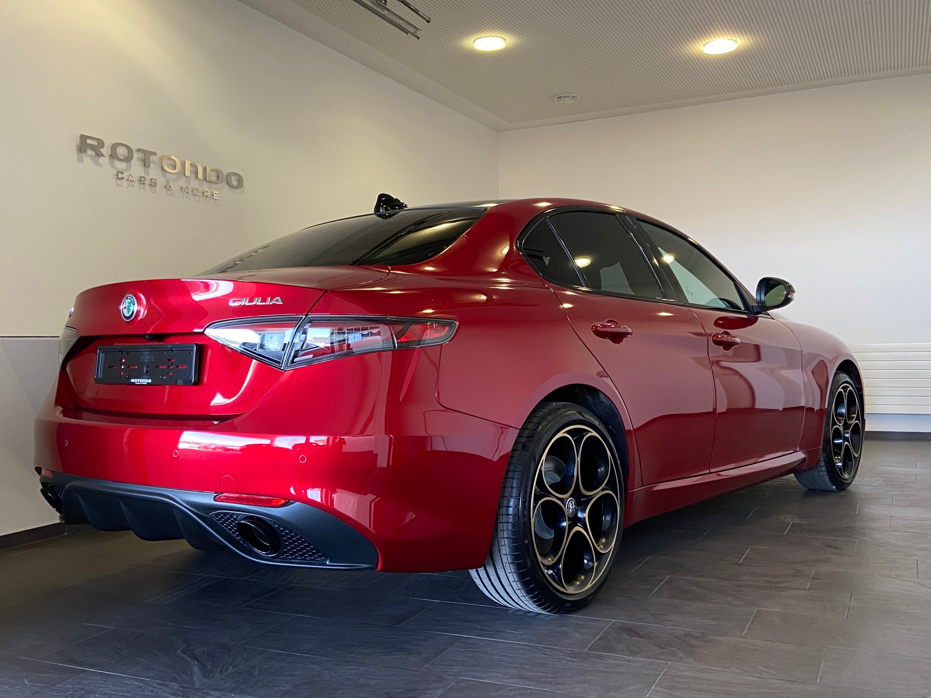 ALFA ROMEO Giulia 2.0 Intensa Sky Q4 AT8-showroom-element-1