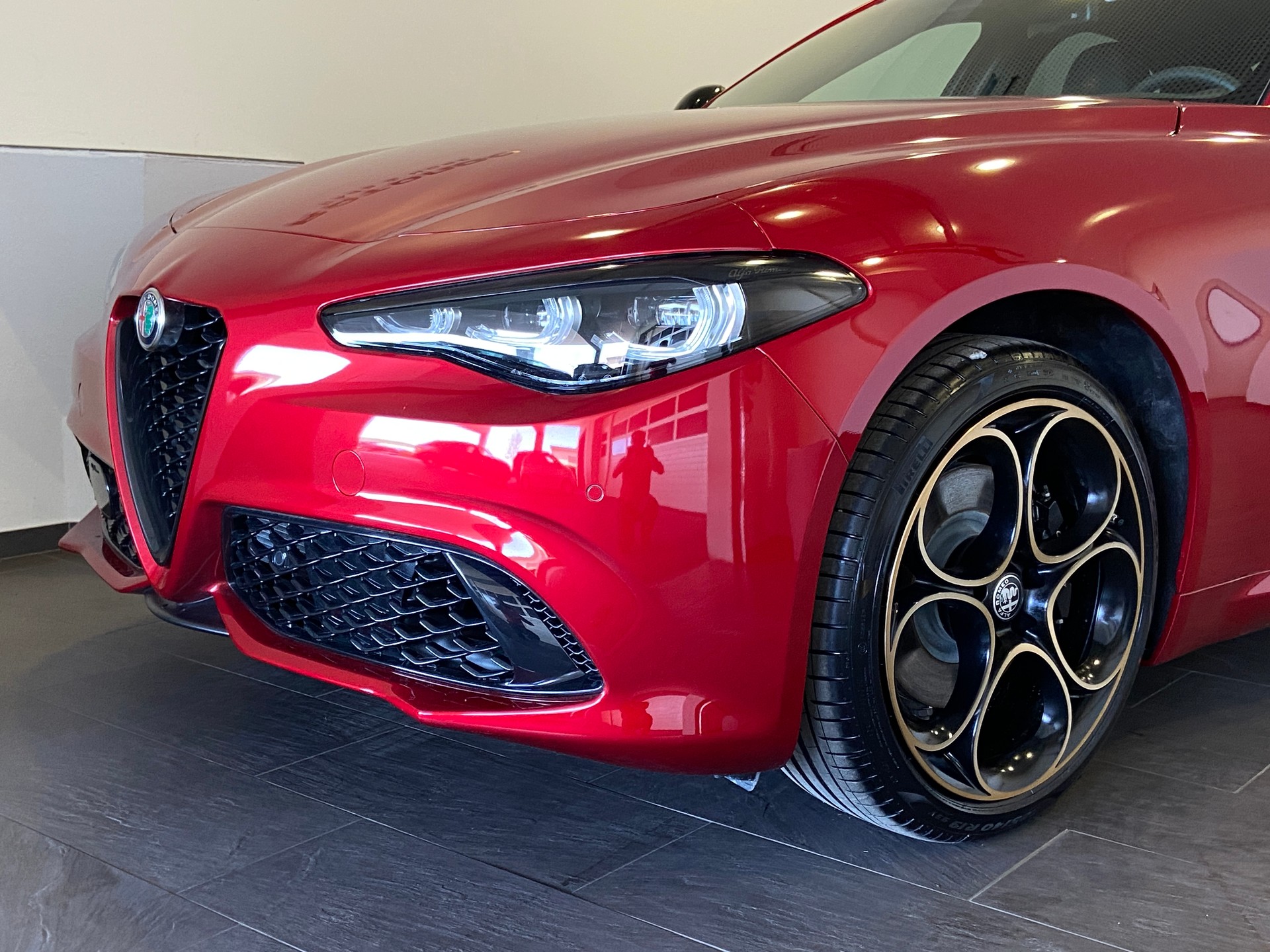 ALFA ROMEO Giulia 2.0 Intensa Sky Q4 AT8-showroom-element-2