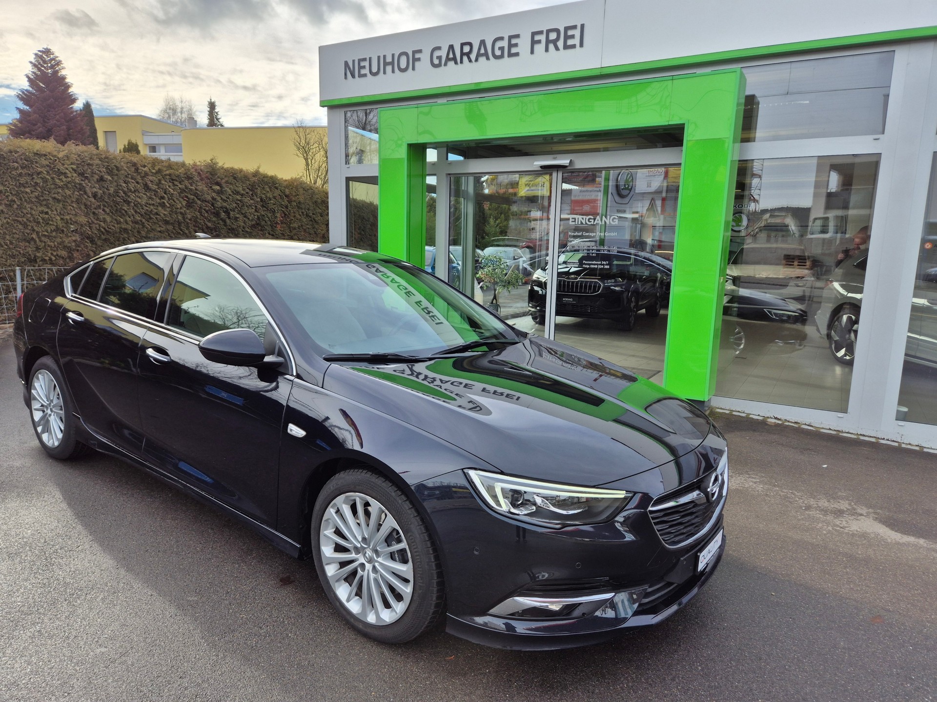 OPEL Insignia 2.0 T Grand Sport Excellence 4WD 300 PS Automat.-image-0