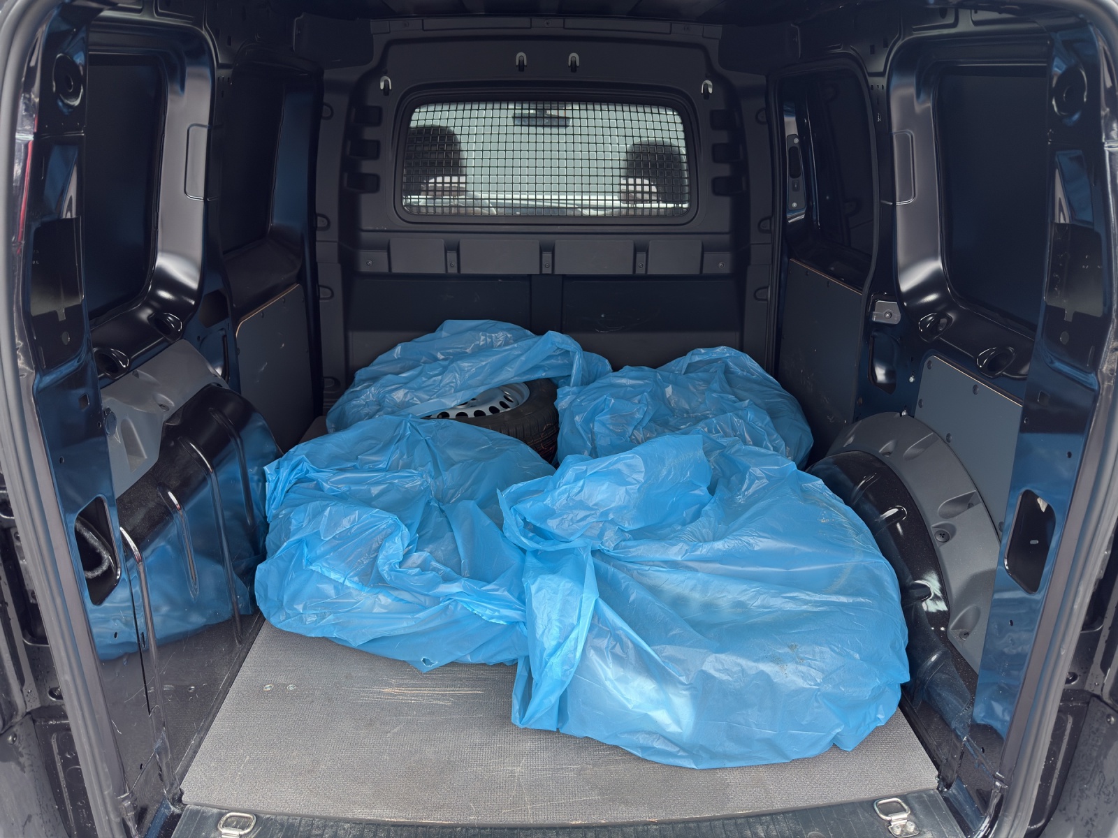VW Caddy Cargo 2.0TDI-image-12