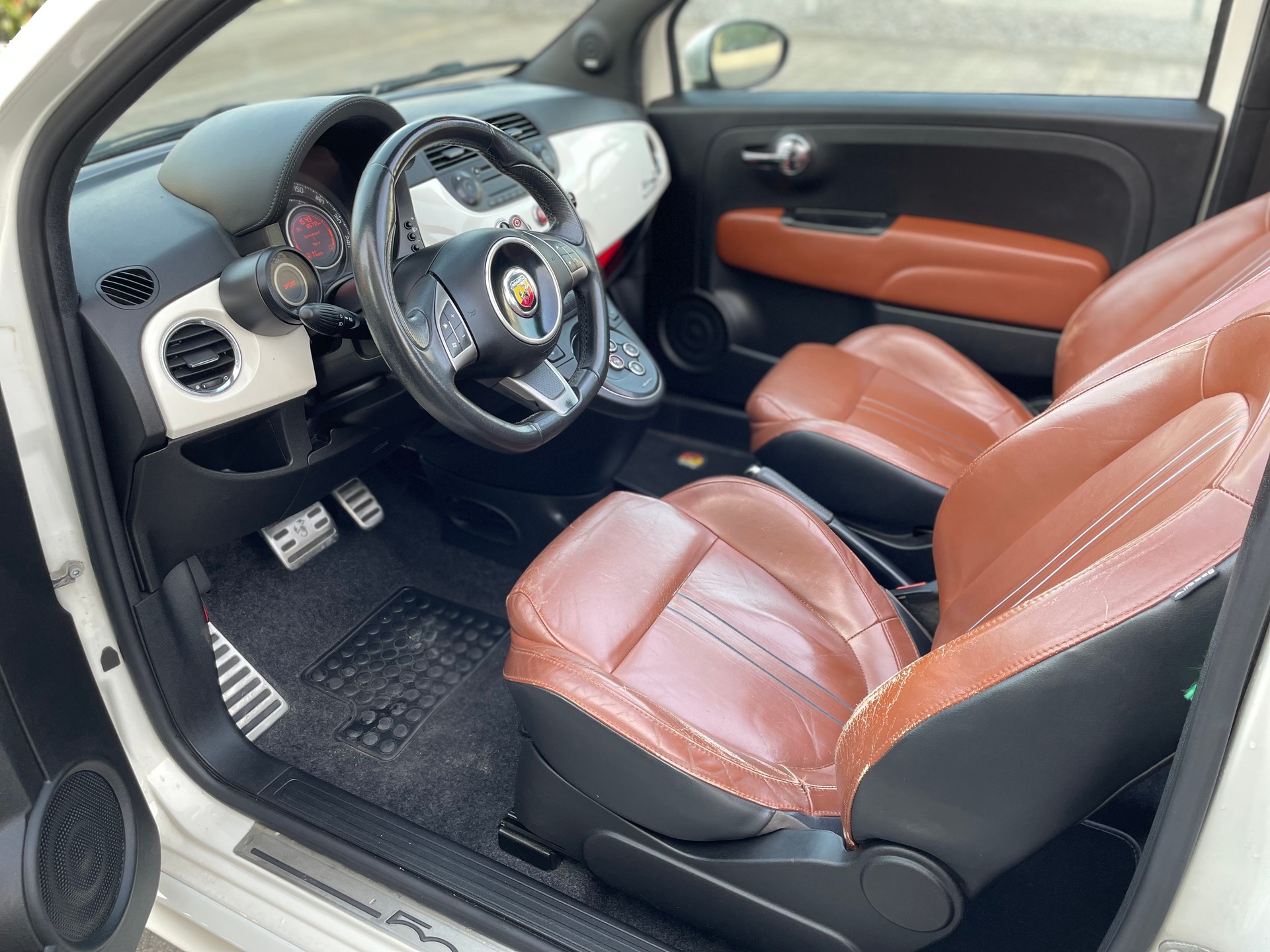 FIAT 500 1.4 16V Turbo Abarth SS-image-13