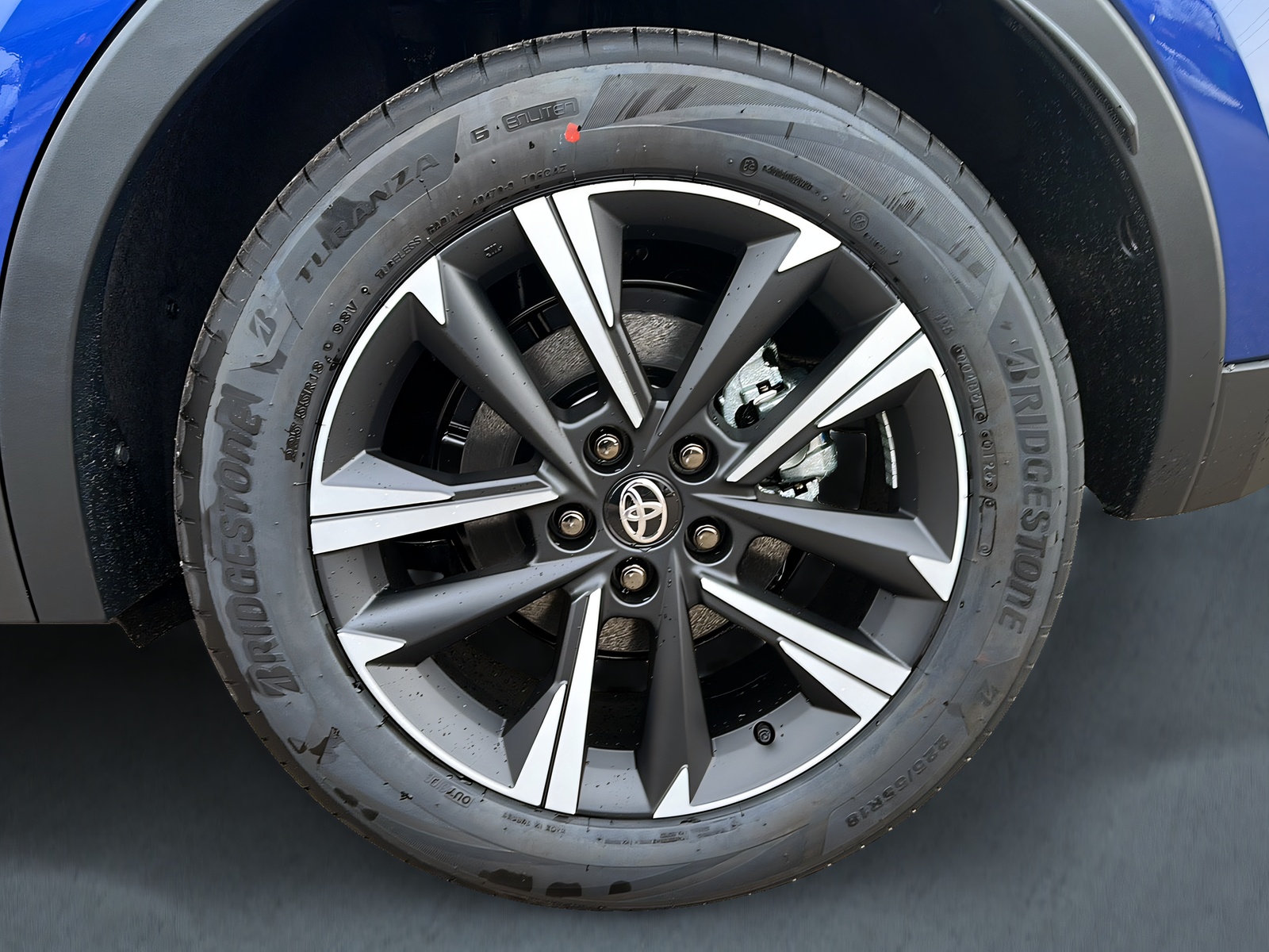 TOYOTA C-HR 2.0 HSD CVT Swiss Edition 4WD-image-8