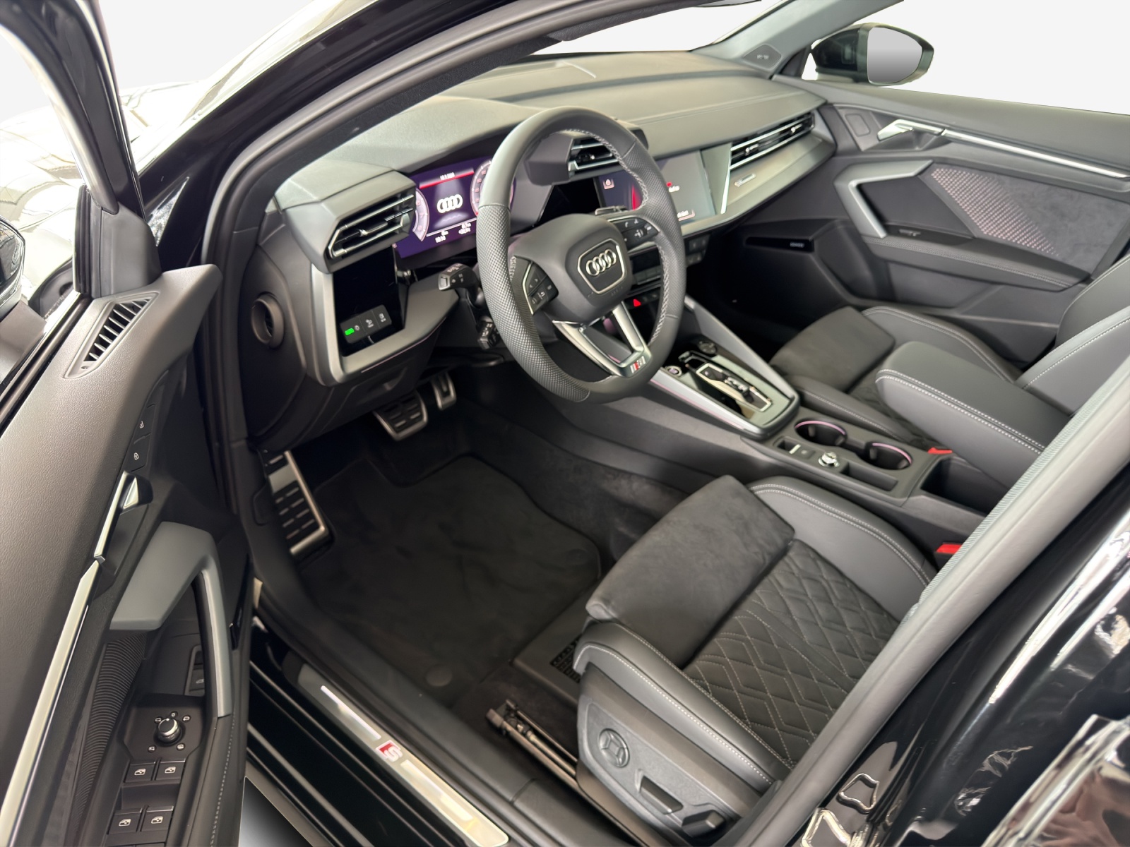 AUDI A3 Sportback TFSI 110 kW S line S tronic-image-14