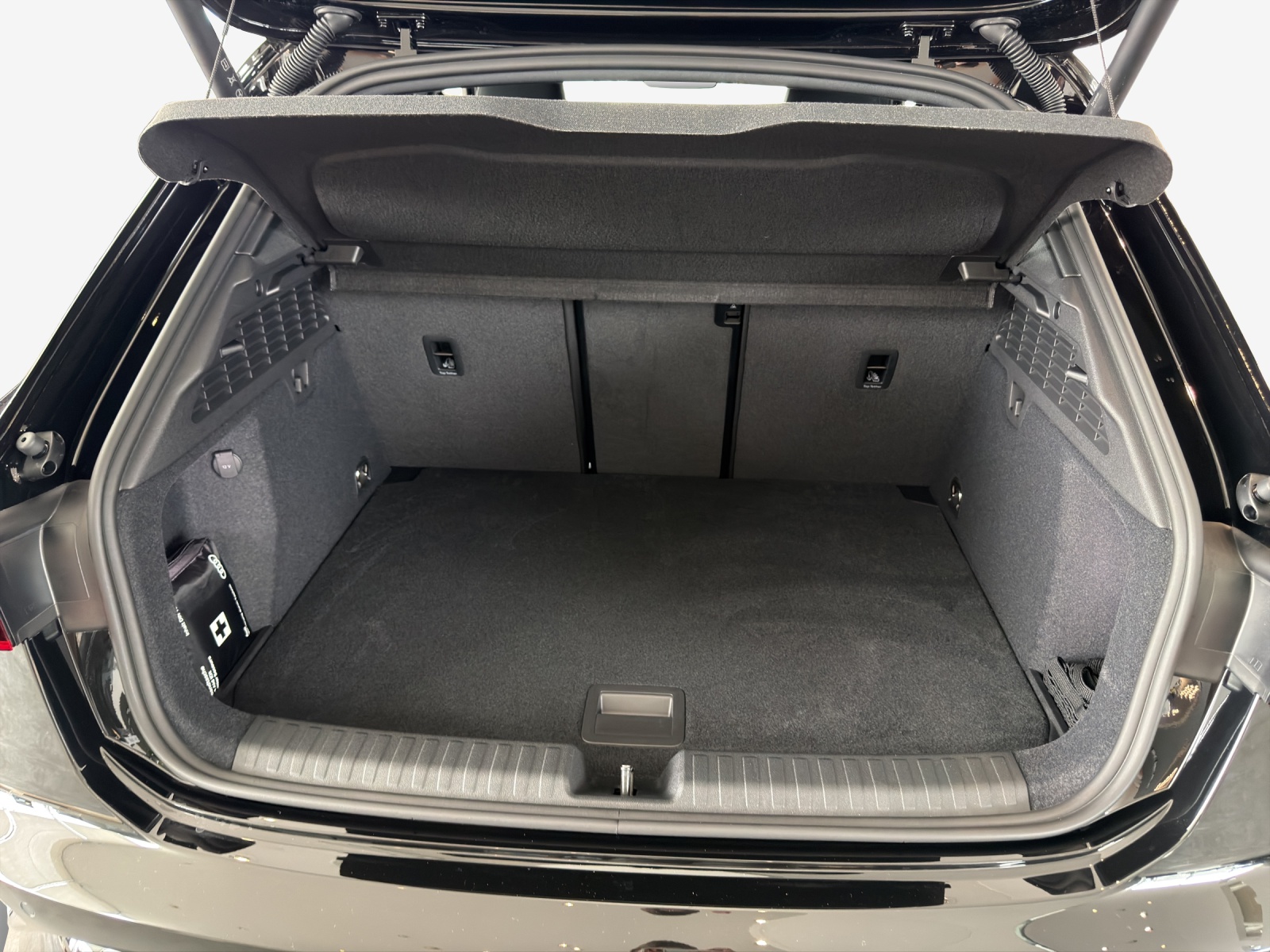 AUDI A3 Sportback TFSI 110 kW S line S tronic-image-12